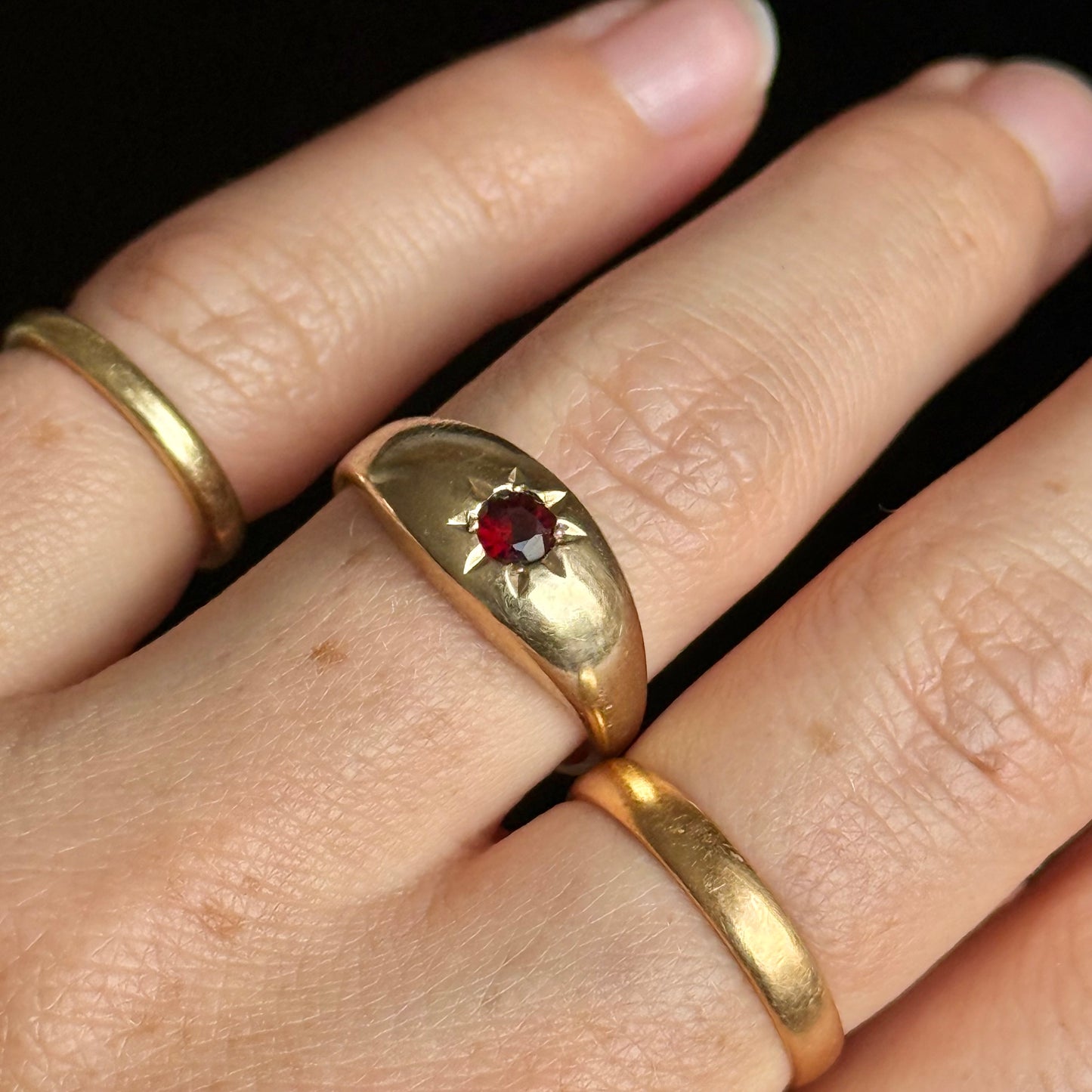 Vintage Garnet Ring in 9 Carat Gold; Circa 1980