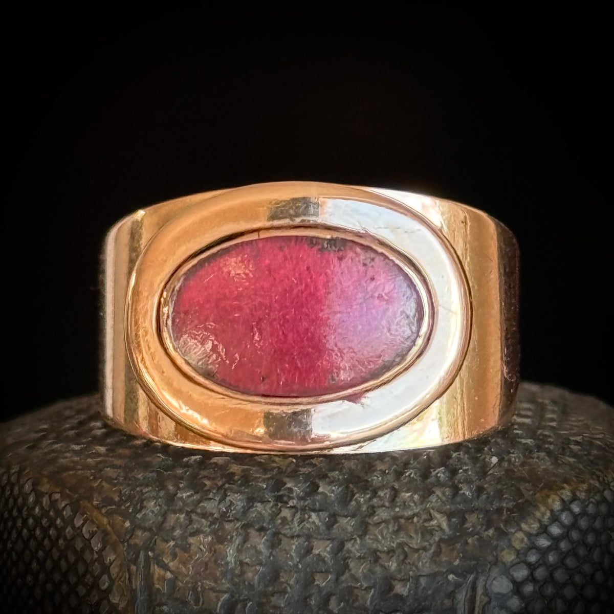 Georgian Locket Ring in 9 Carat gold; Circa 1820