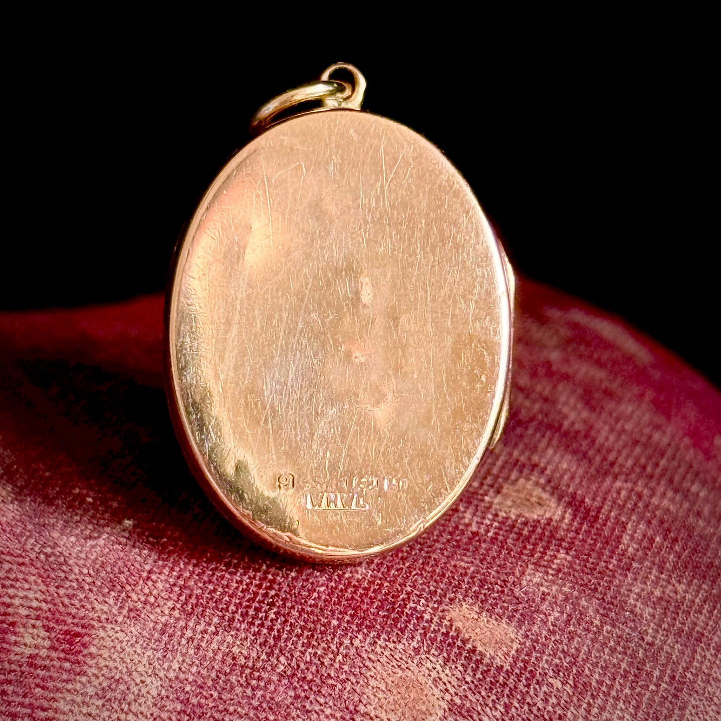 Antique 'In Remembrance' Oval Locket in 9 Carat Gold; Circa 1915
