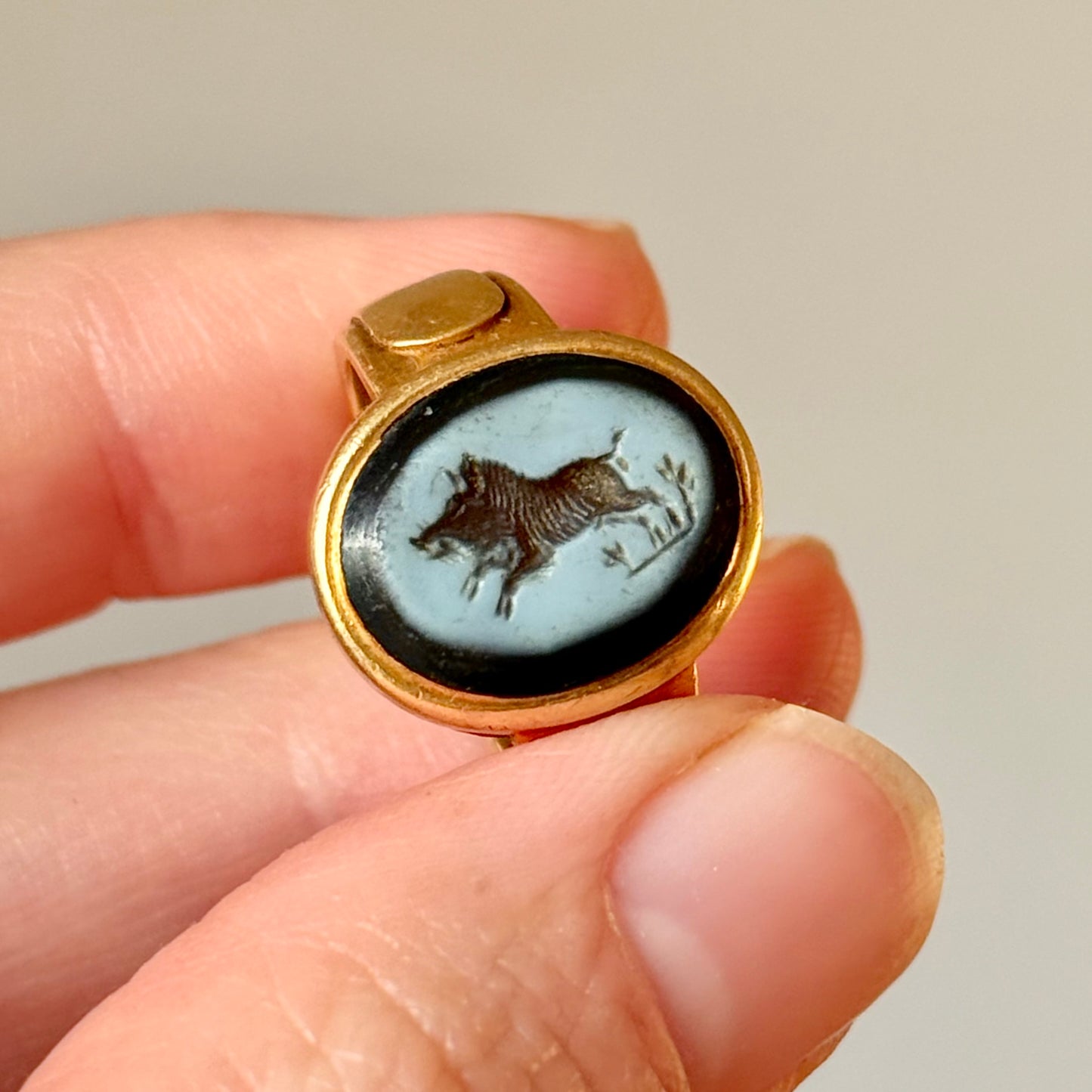 Antique Boar Agate Intaglio Signet Ring in 18 Carat Gold