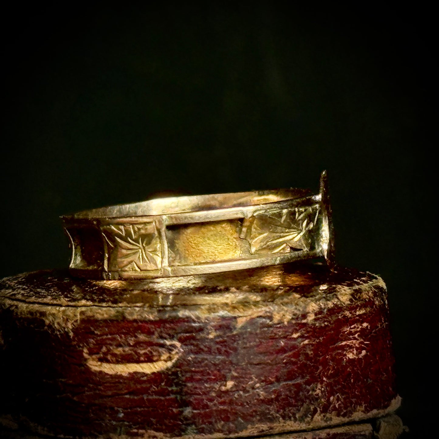 Antique Victorian Scottish Mourning Ring in 9 Carat Gold
