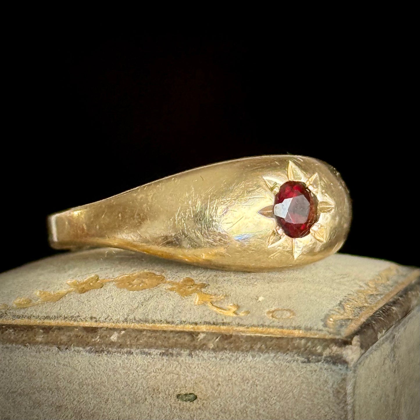 Vintage Garnet Ring in 9 Carat Gold; Circa 1980