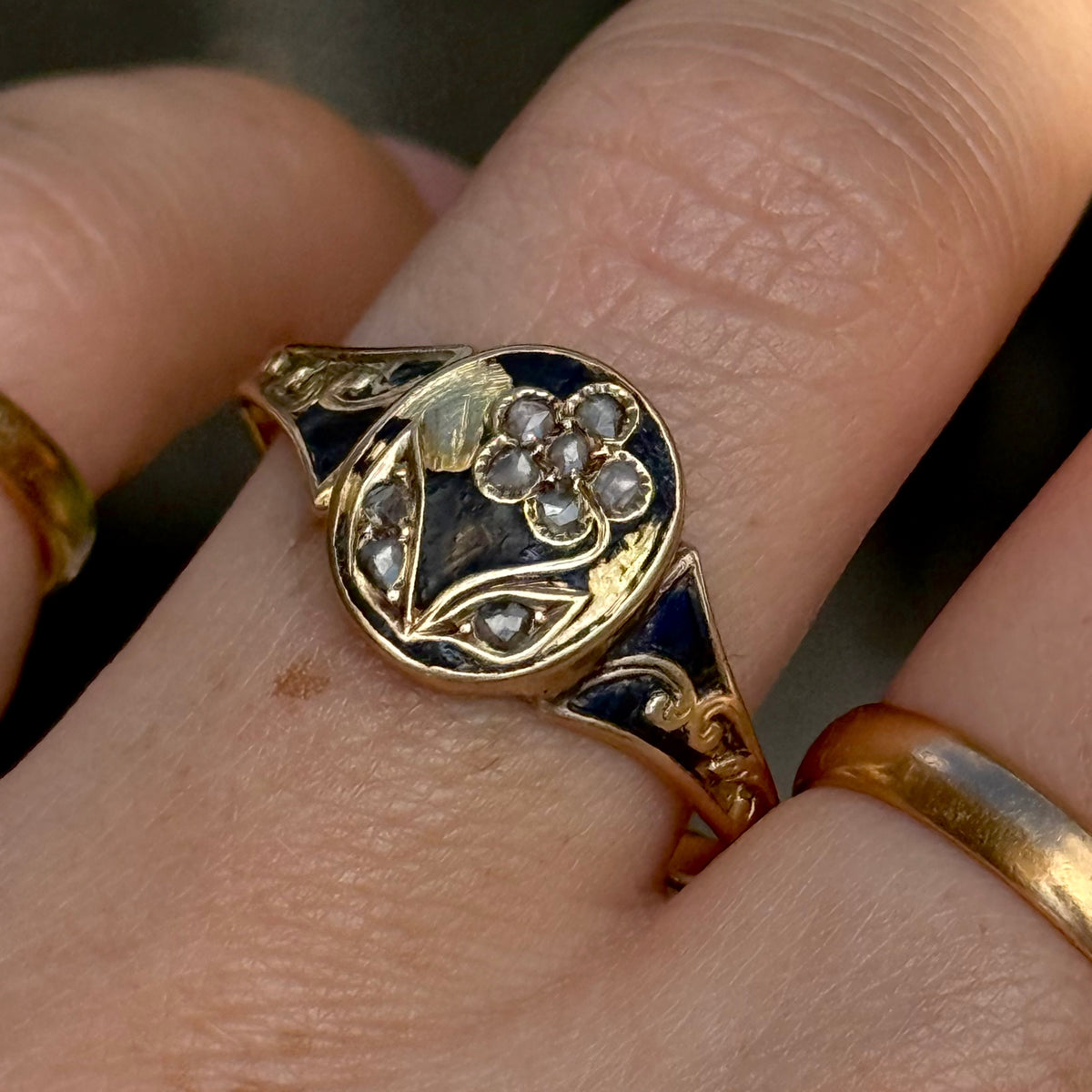 Antique Forget me Not Ring in 9 Carat gold; Circa 1873