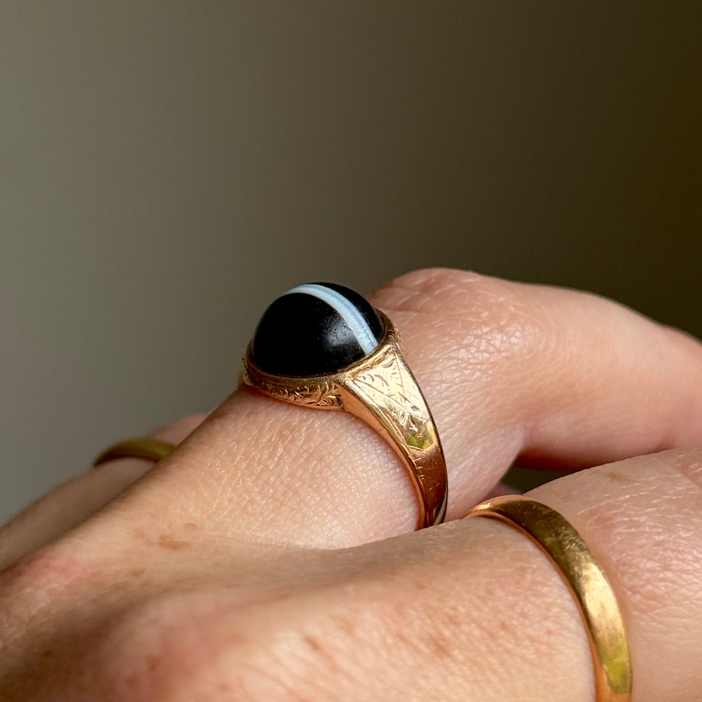 Antique Victorian Banded Agate Signet Ring 15 Carat Gold