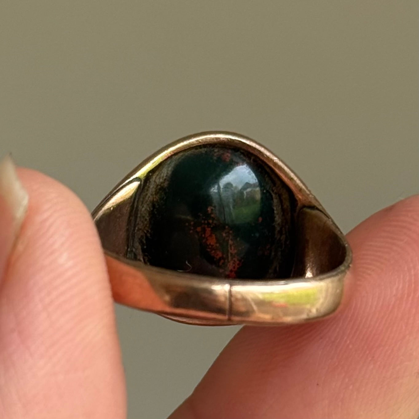 Victorian Bloodstone Signet Ring “Omne Bonum Superne” in 9 Carat Rose Gold