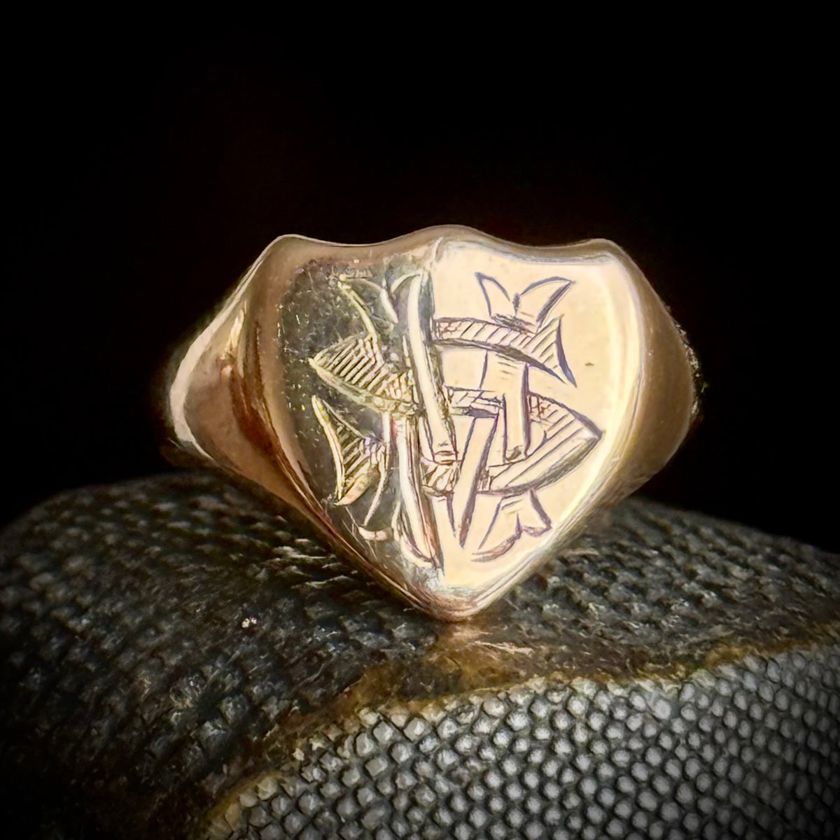 Antique Monogram Signet Ring 9 Carat gold; Circa 1900
