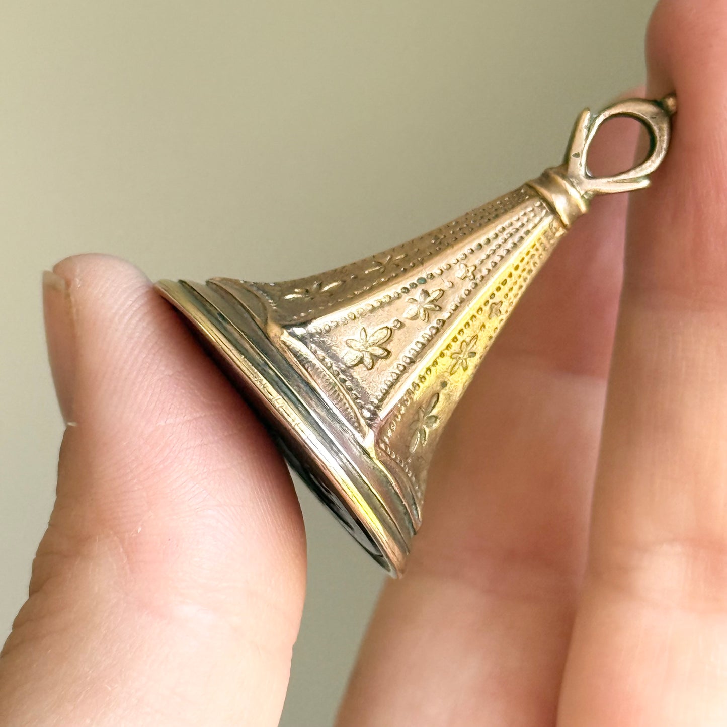 Antique Victorian 'R' Intaglio Fob Pendant