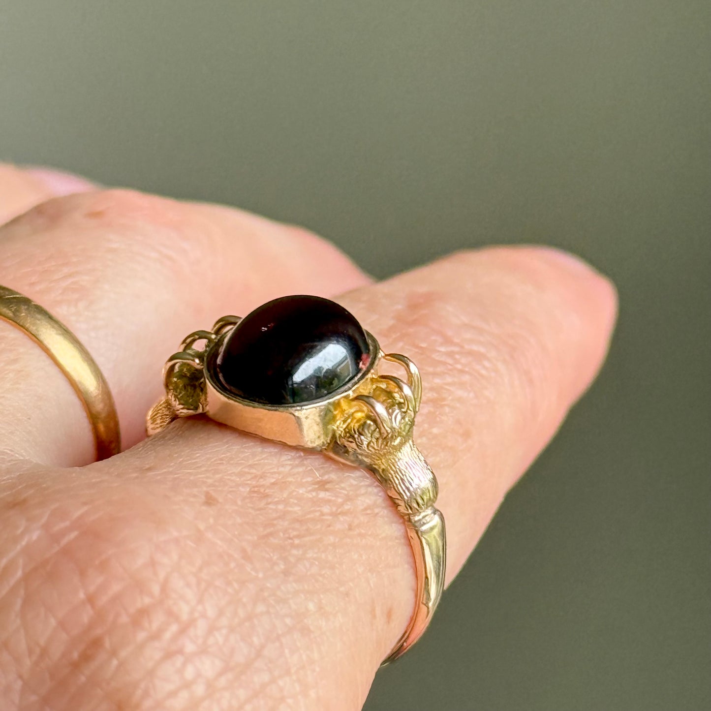 Antique Victorian Garnet Bear Claw Mount Ring in 9 Carat Gold