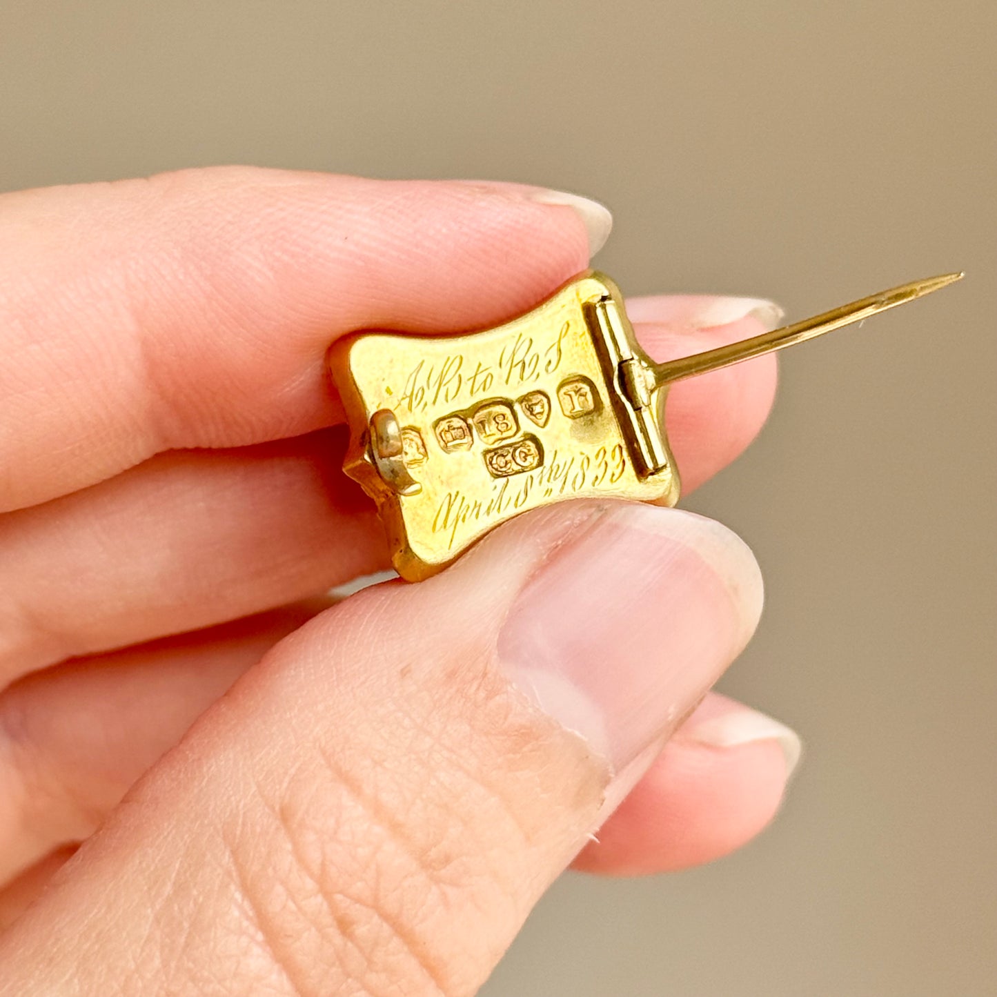 Antique Sentimental Brooch in 18 Carat Gold; Circa 1832