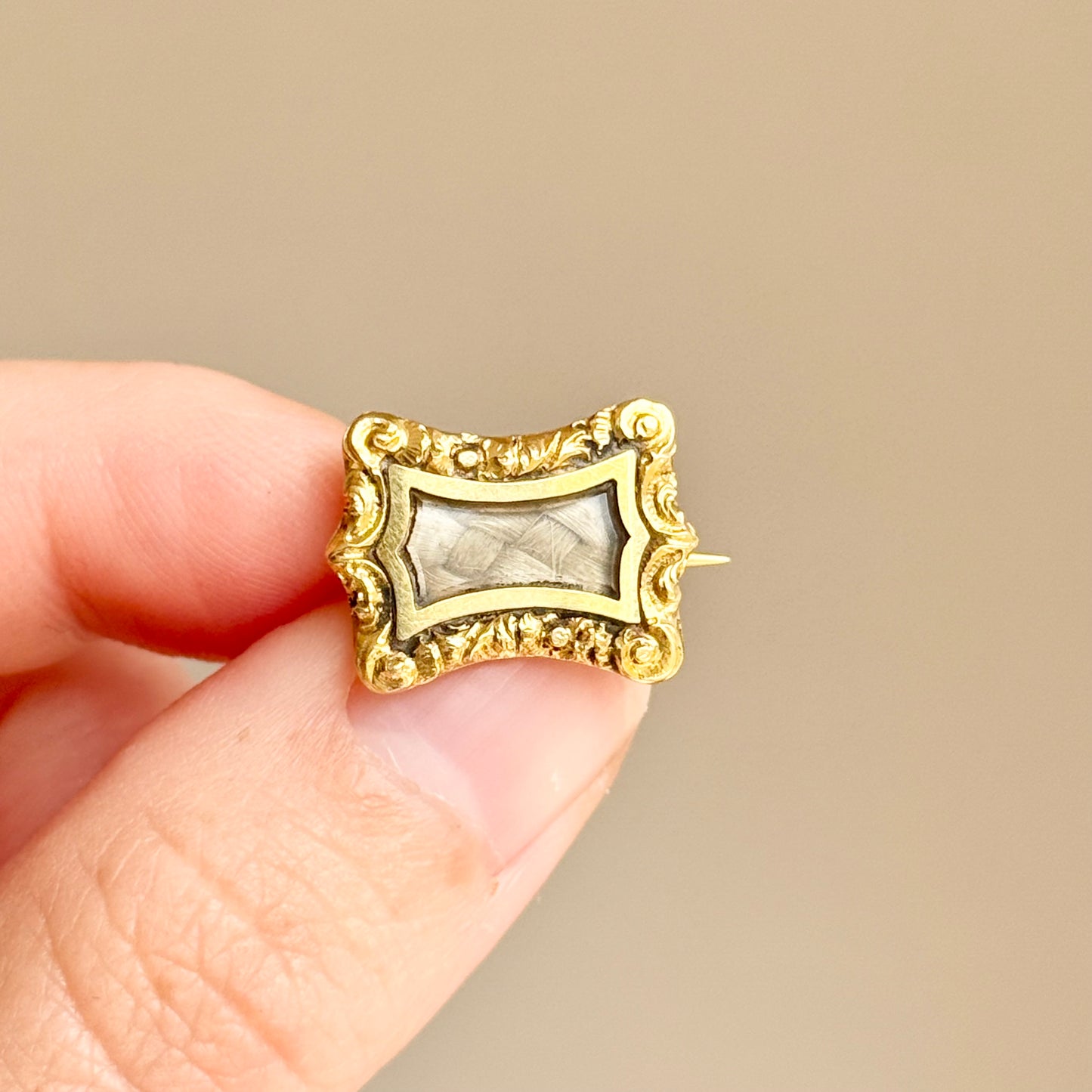 Antique Sentimental Brooch in 18 Carat Gold; Circa 1832