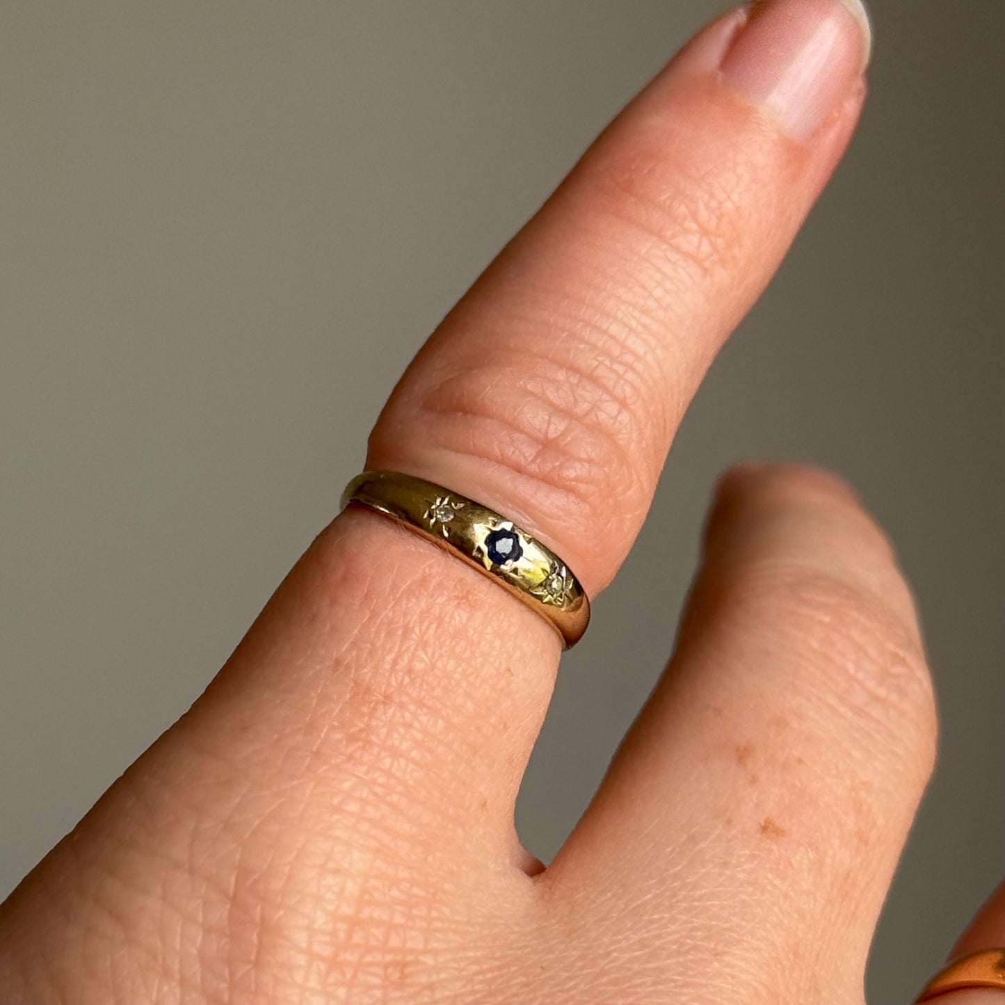 Vintage Tiny Sapphire & Diamond pinky Ring in 9 Carat Gold