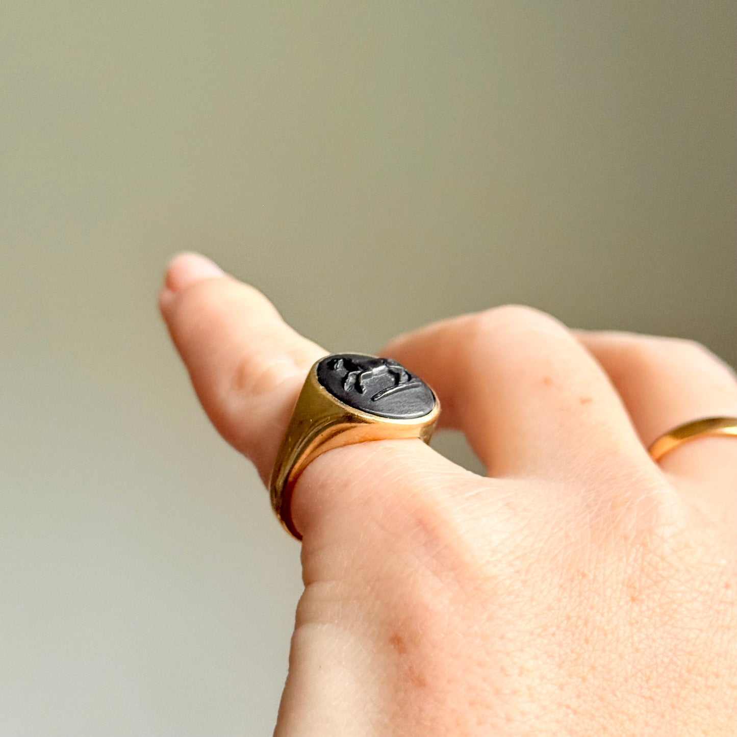 Preloved Wedgwood & 9 Carat Gold Ferian Horse Cameo Ring