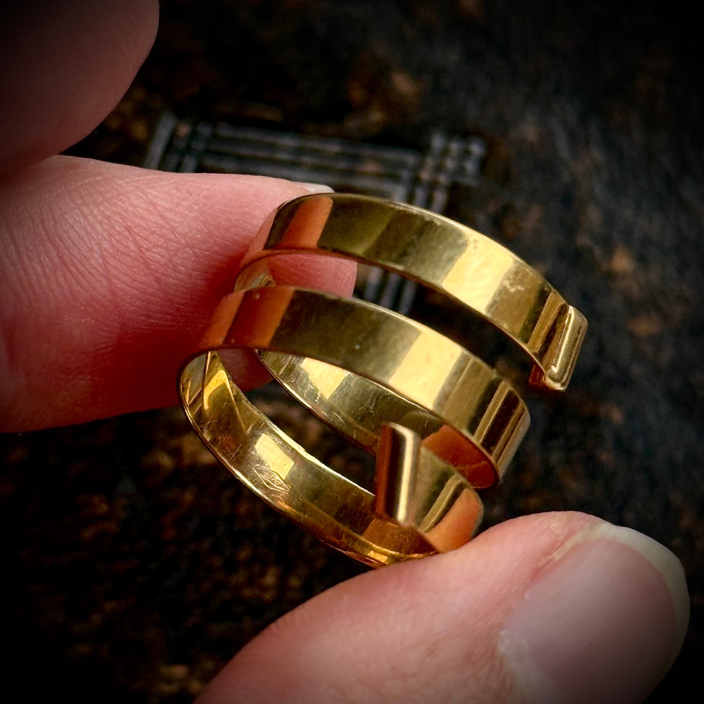 Vintage Spiral Band in 9 Carat Gold