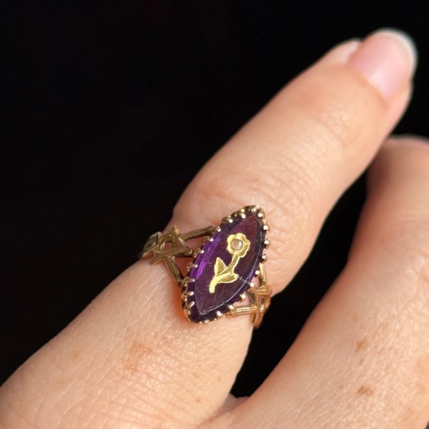 Antique Rose of Sharon Carat Gold in 18 Carat; Circa 1890