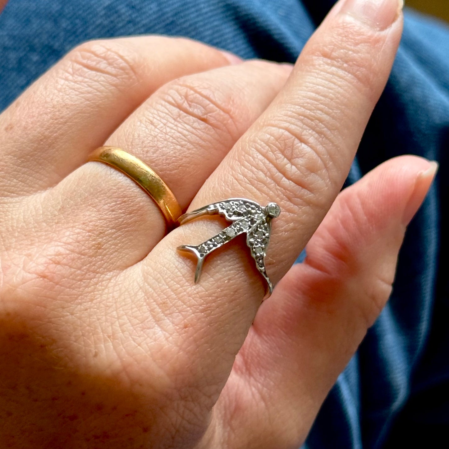 Art Deco Diamond Swallow Ring in 14 Carat Gold; 1920
