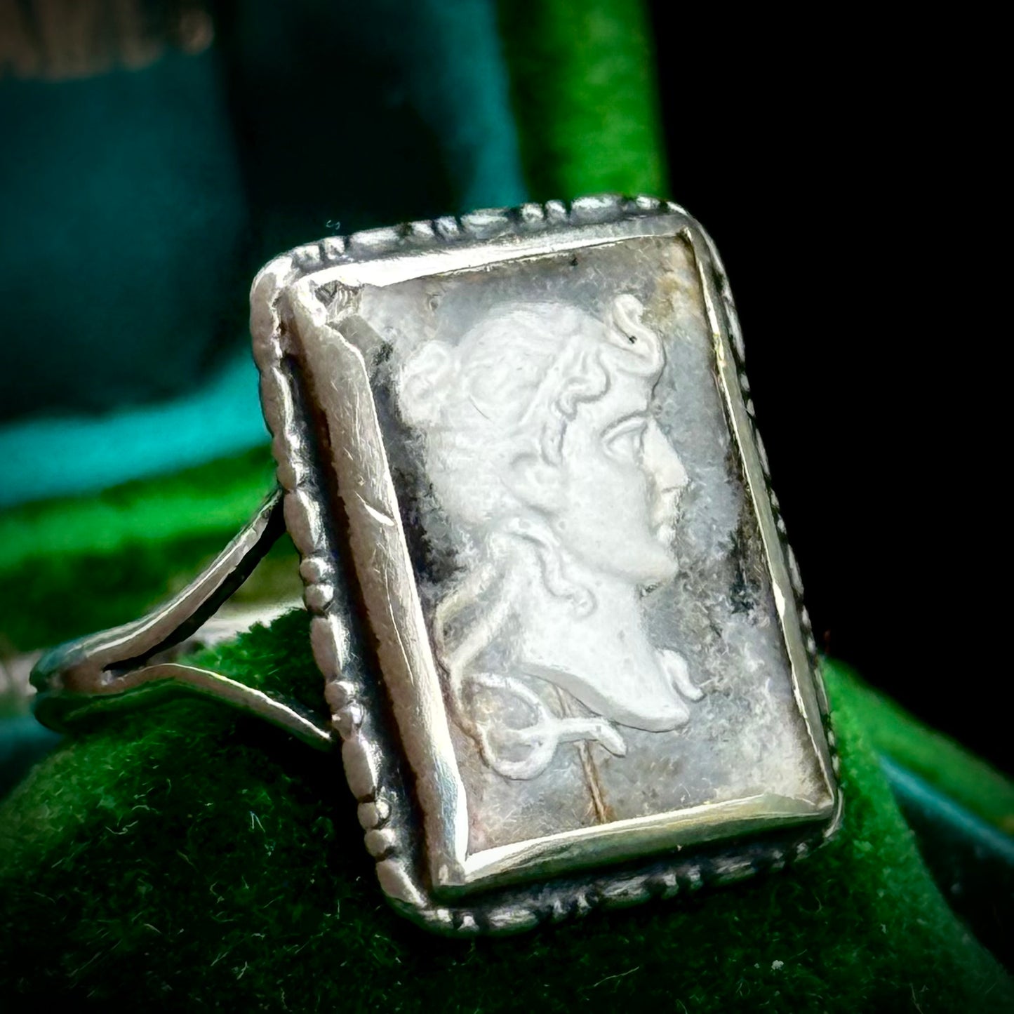 Antique Medusa Cameo Ring in silver; Circa 1920