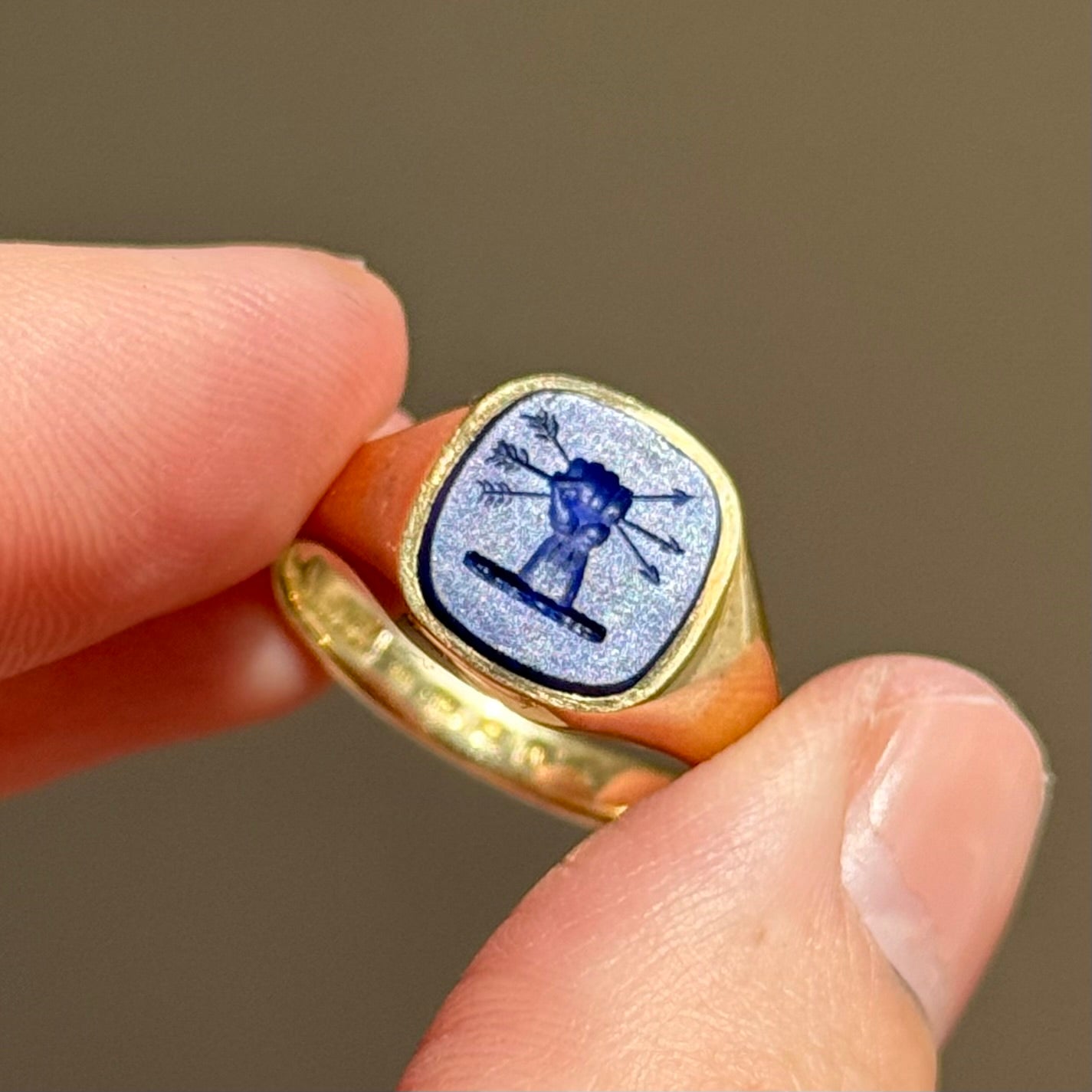 Lapid Lazuli Signet Ring in 18 Carat Gold; Circa 1936
