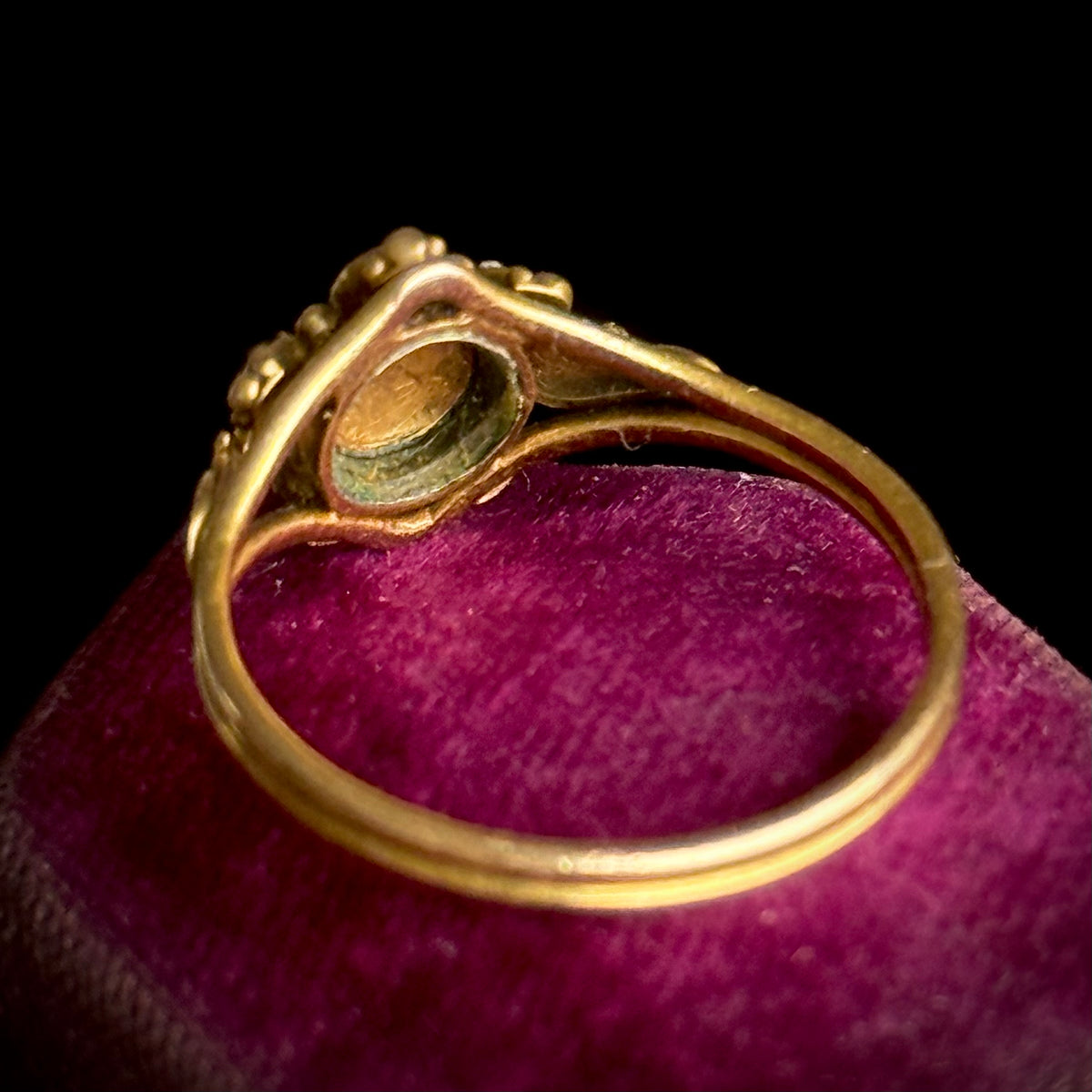 Georgian Pansy Ring in 15 Carat Gold; Circa 1820