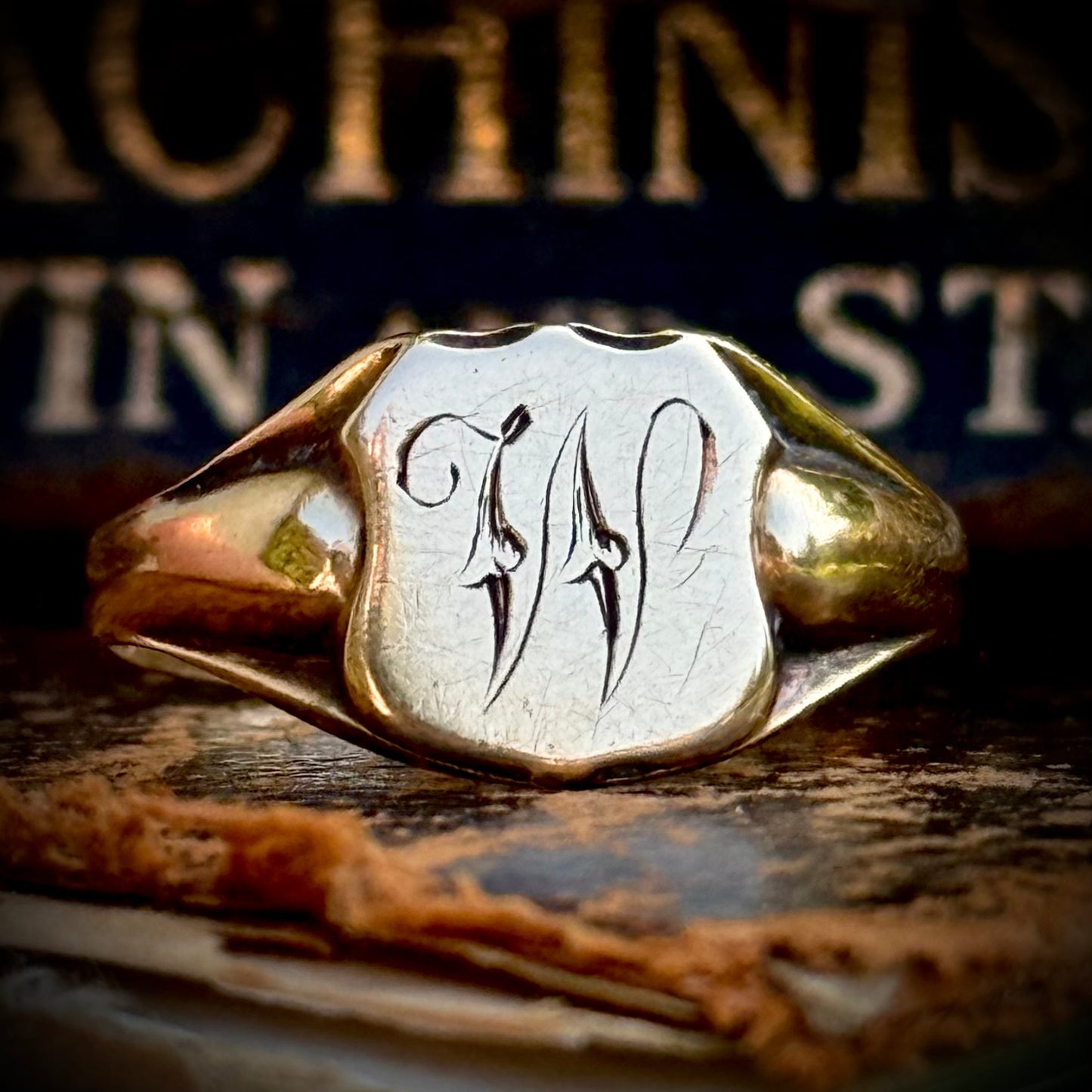 Antique Monogram 'W' Signet Ring in 18 Carat Gold