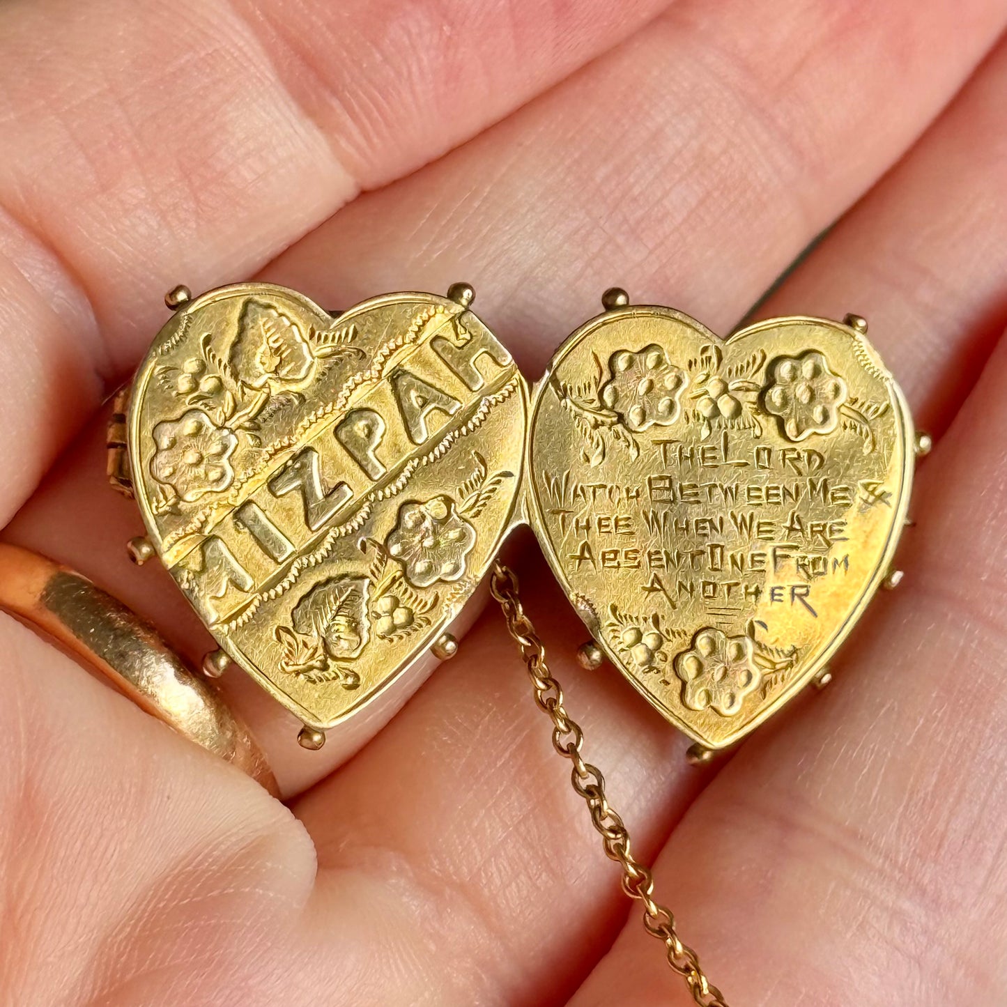 Antique Mizpah Heart Brooch in 9 carat Gold; Circa 1905