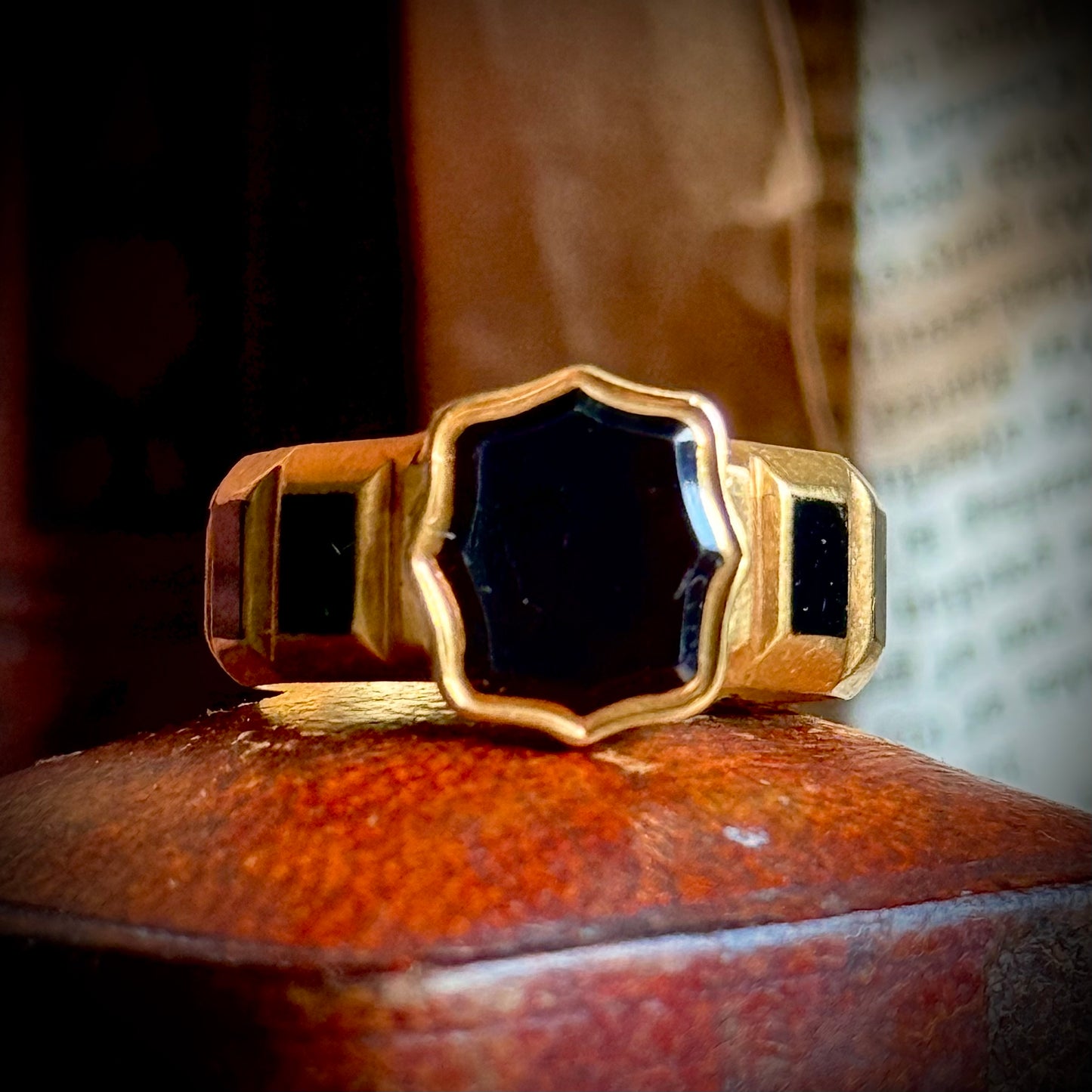 Georgian Locket Mourning ring in 18 Carat Gold; Circa 1836