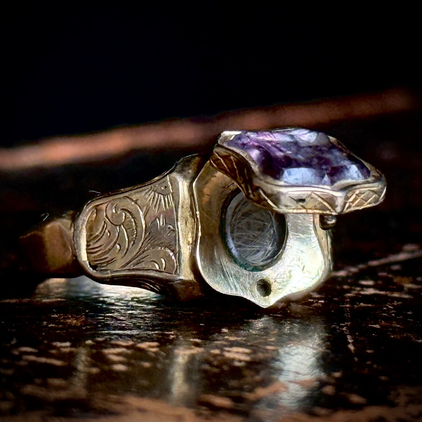 Antique Victorian Hinged Locket Signet Ring in 9 Carat Gold
