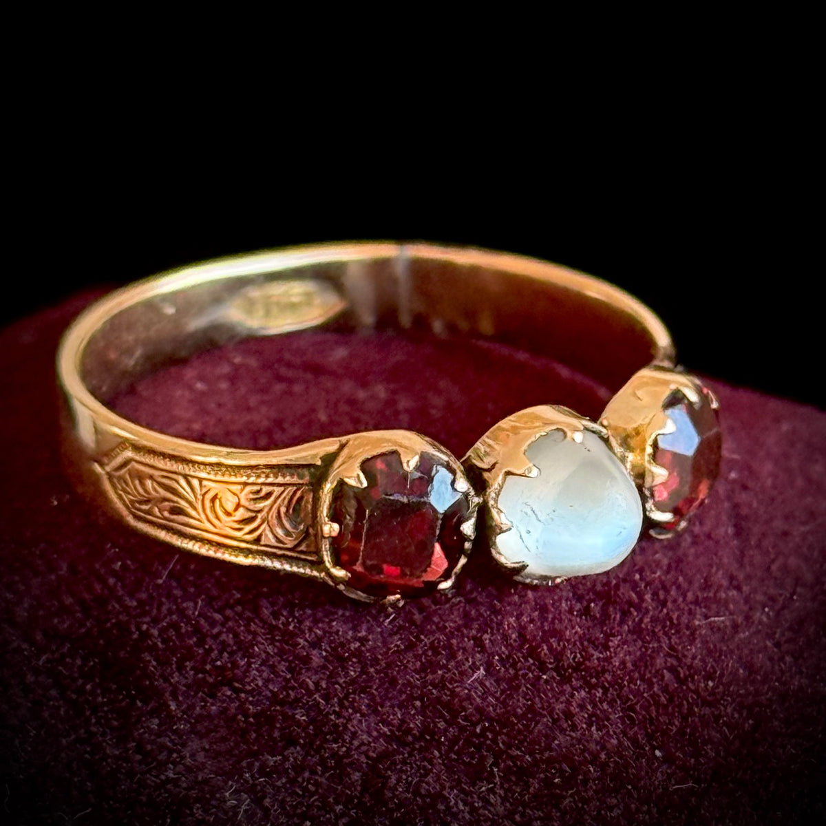 Moonstone & Garnet Ring in 15 Carat gold; Circa 1880