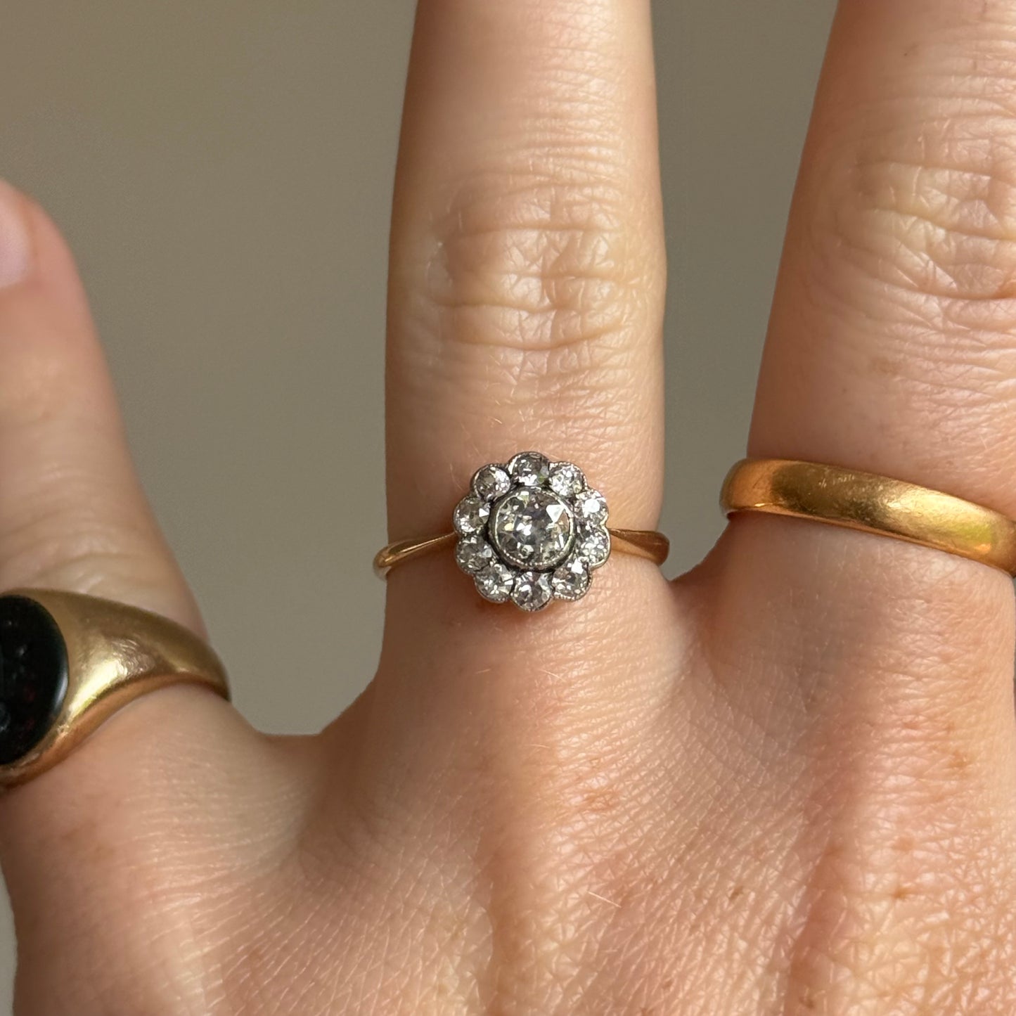 Edwardian Diamond Daisy Cluster Ring in 18 Carat Gold; Circa 1900