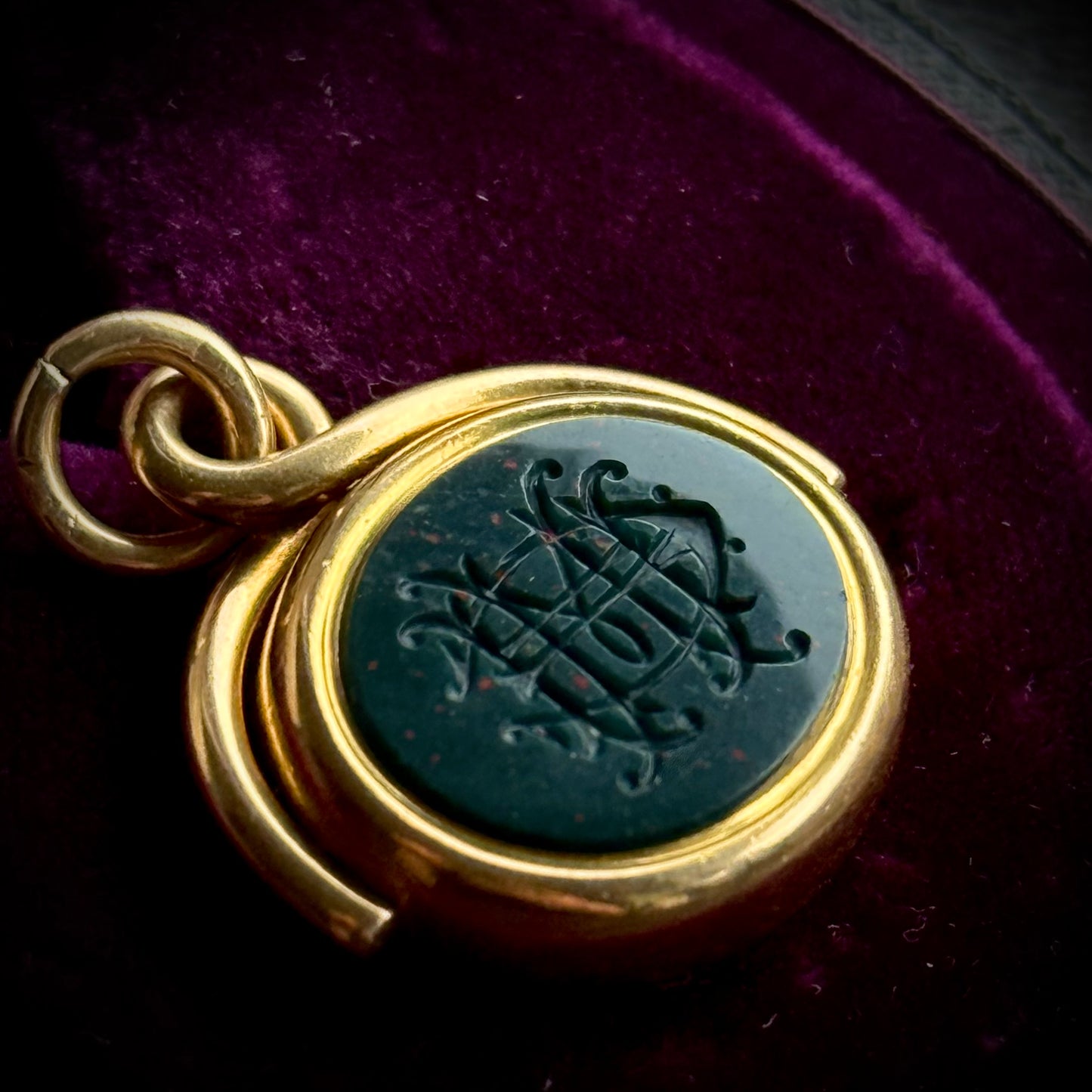 Victorian Anchor Agate Fob Pendant in 18 Carat Gold