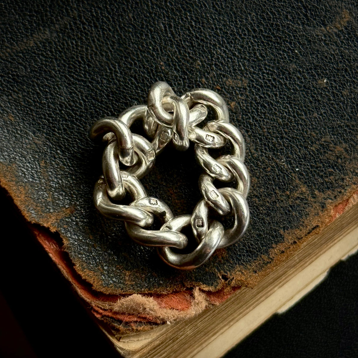 Antique Curb Chain Ring in Silver; Circa 1880