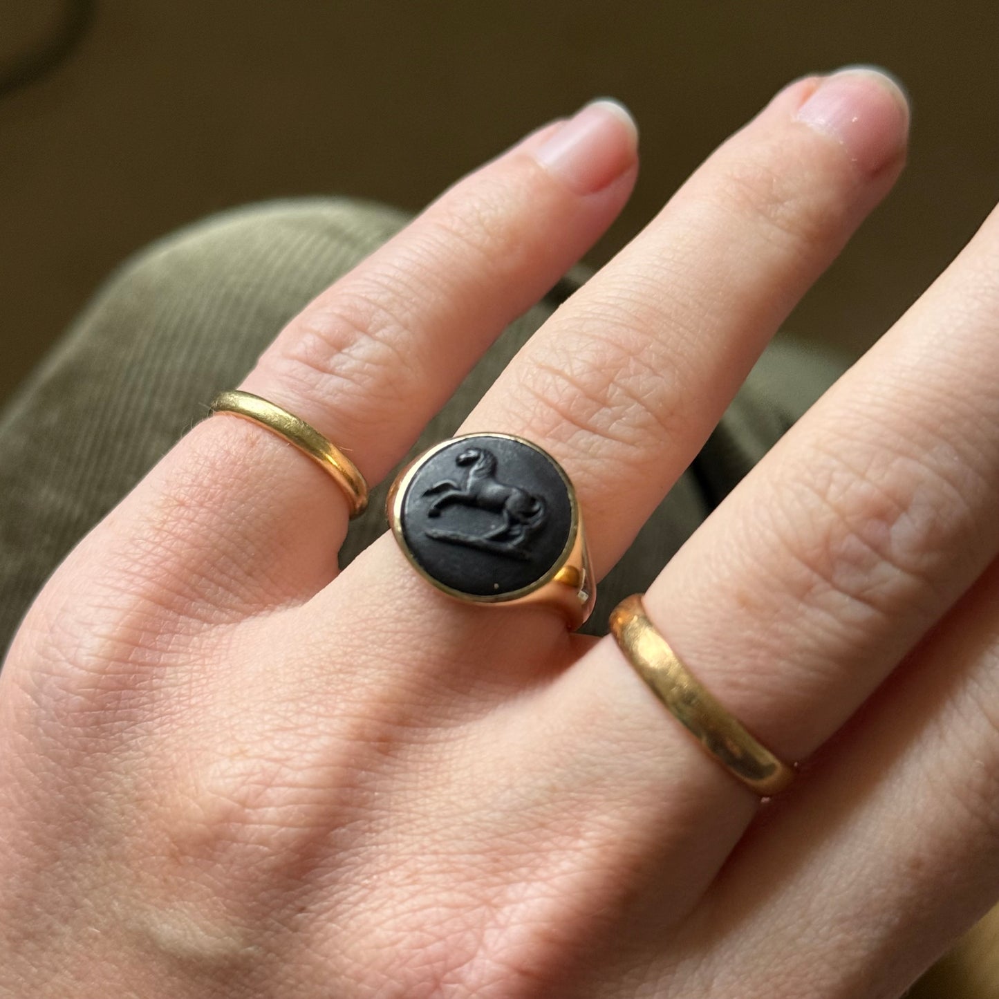 Preloved Wedgwood & 9 Carat Gold Ferian Horse Cameo Ring