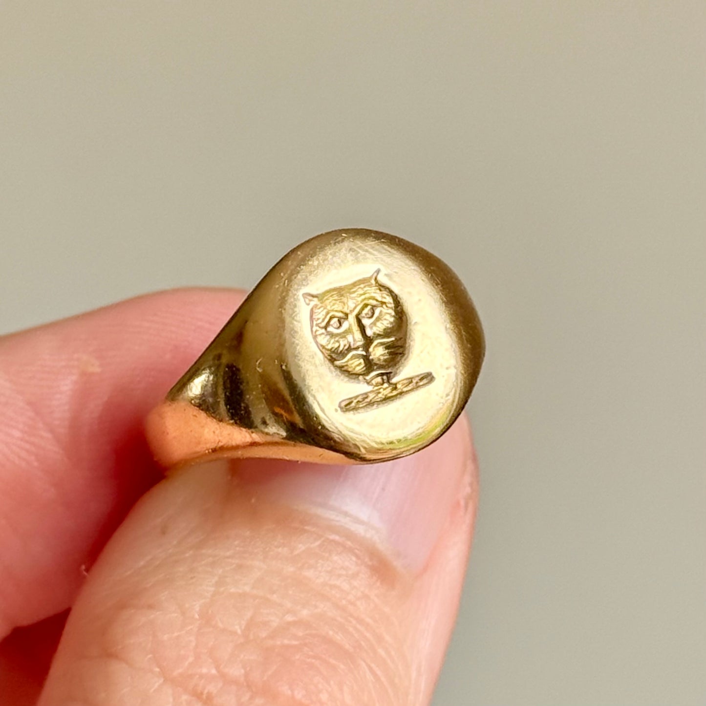 Antique Leopard Signet Ring in 18 Carat Gold