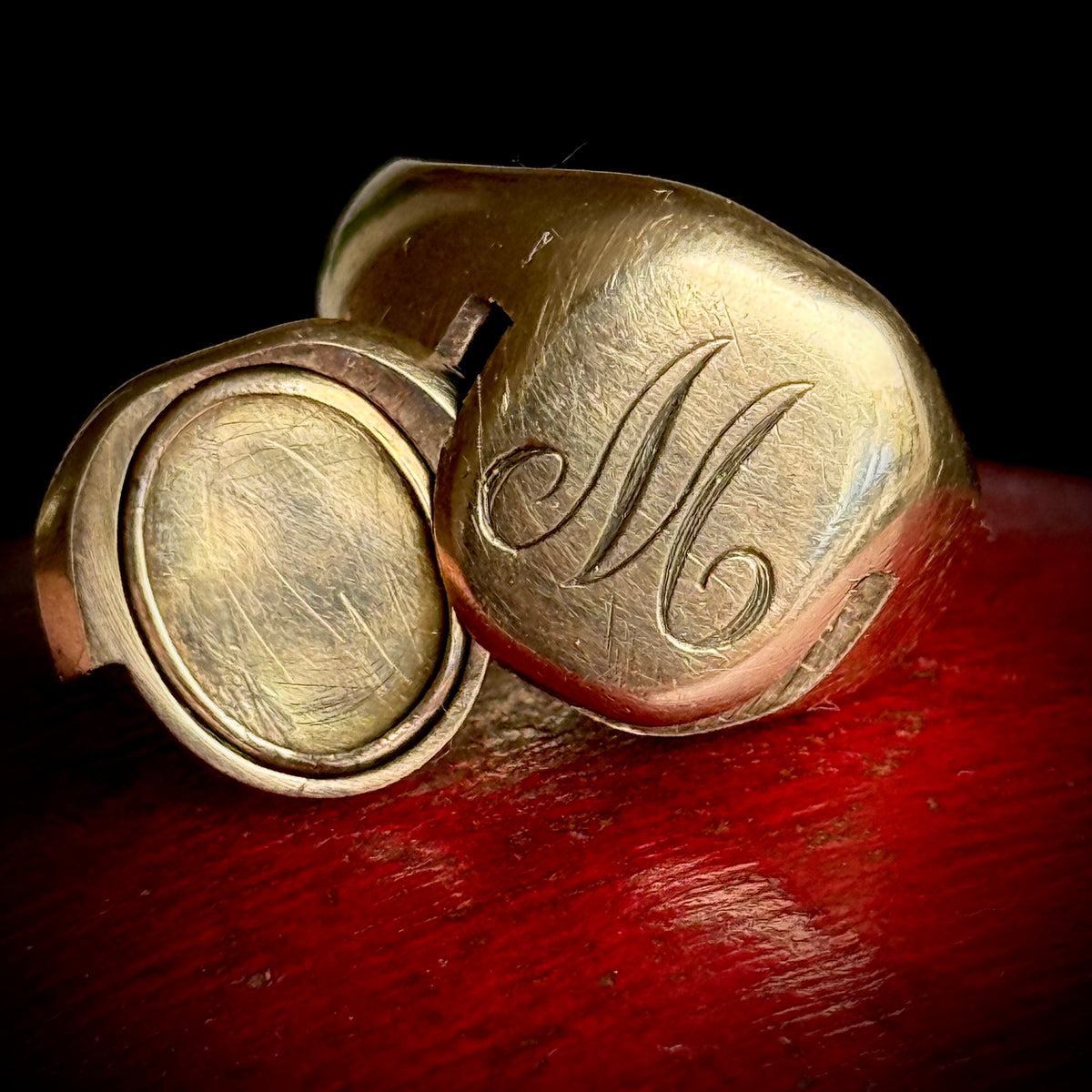 Vintage Hidden Compartment Signet Ring 9 Carat gold; Circa 1941