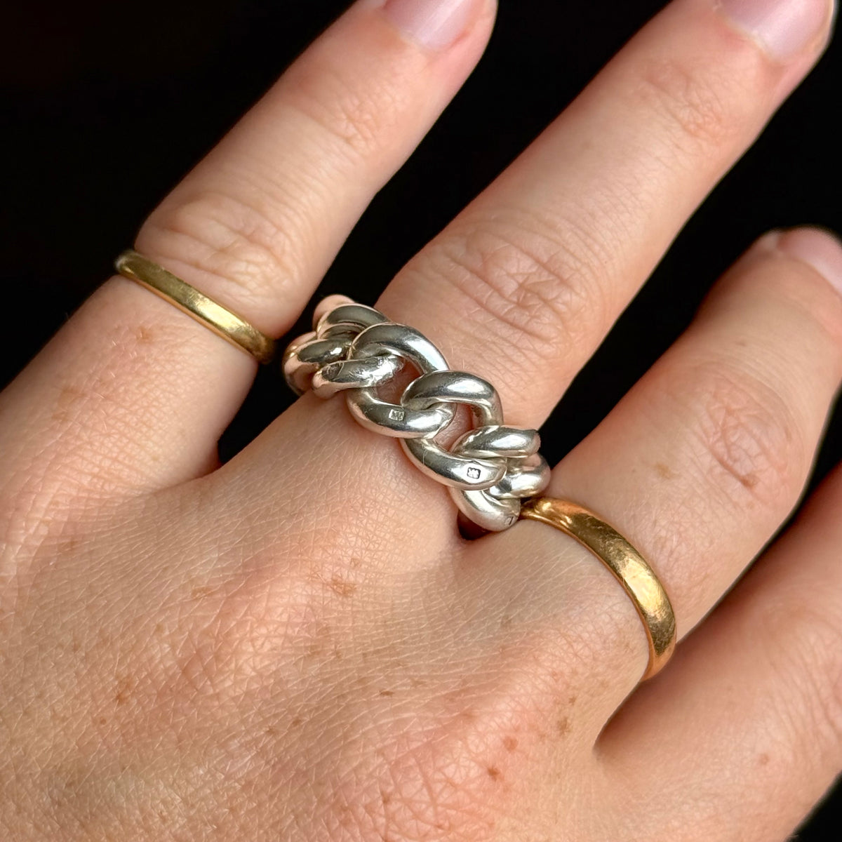 Antique Heavy Chain Ring in Silver; Circa 1890