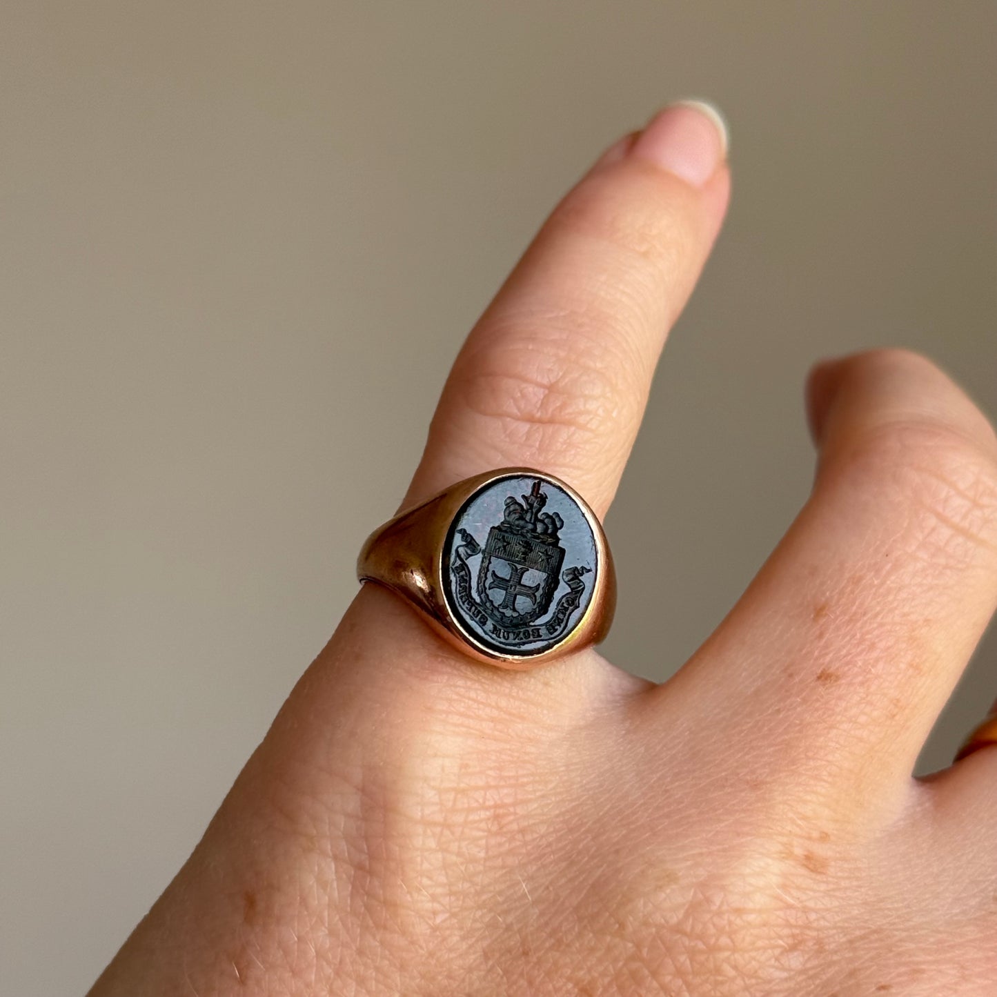 Victorian Bloodstone Signet Ring “Omne Bonum Superne” in 9 Carat Rose Gold