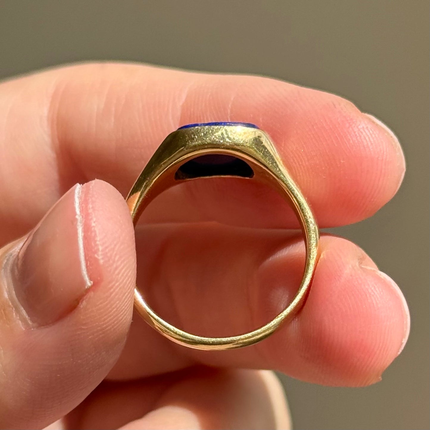 Lapid Lazuli Signet Ring in 18 Carat Gold; Circa 1936