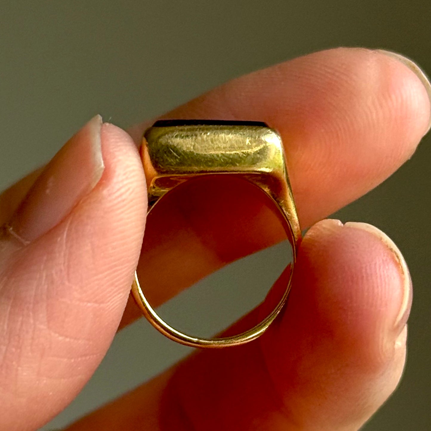 Momento Mori Skull Intaglio Ring in 18 Carat Gold