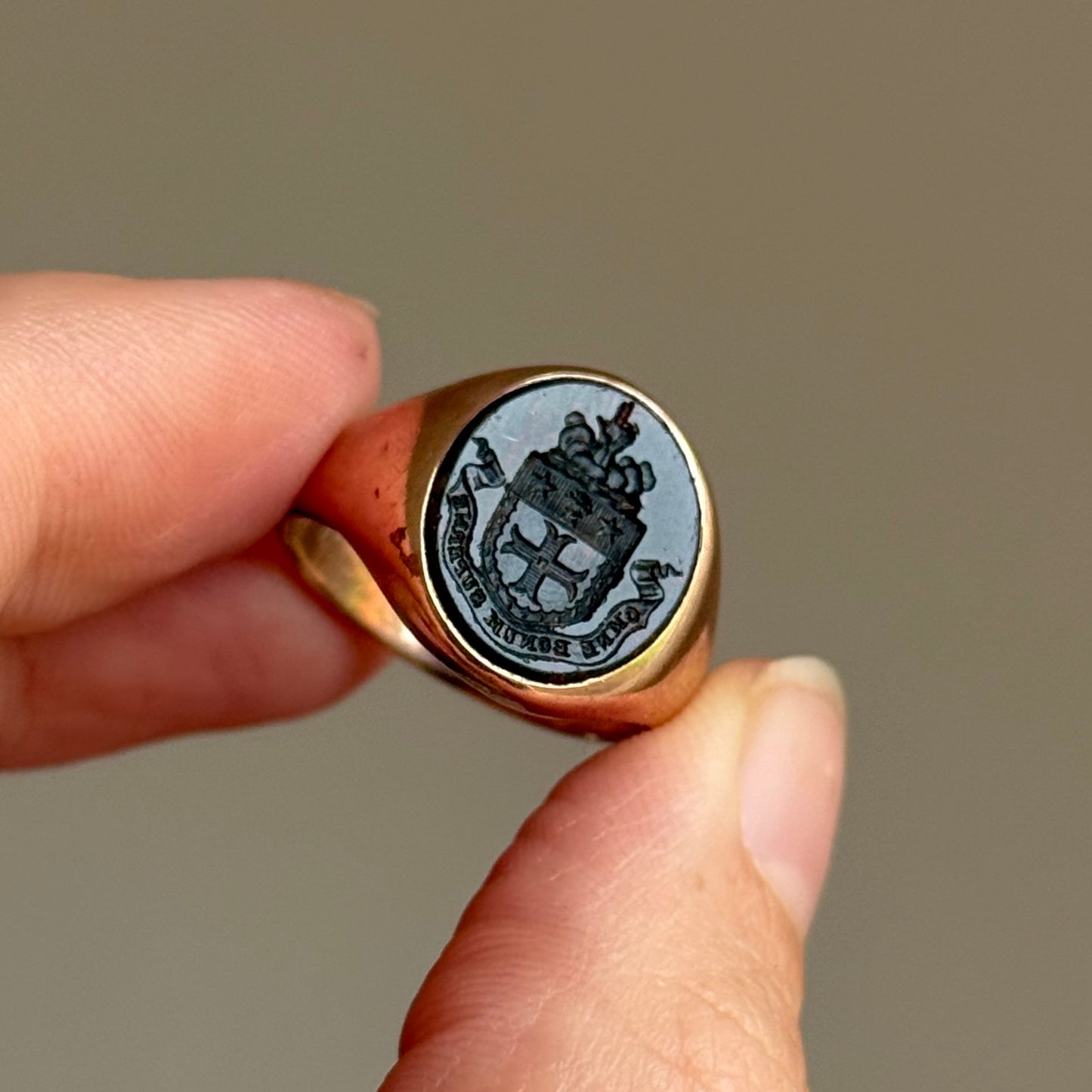 Victorian Bloodstone Signet Ring “Omne Bonum Superne” in 9 Carat Rose Gold