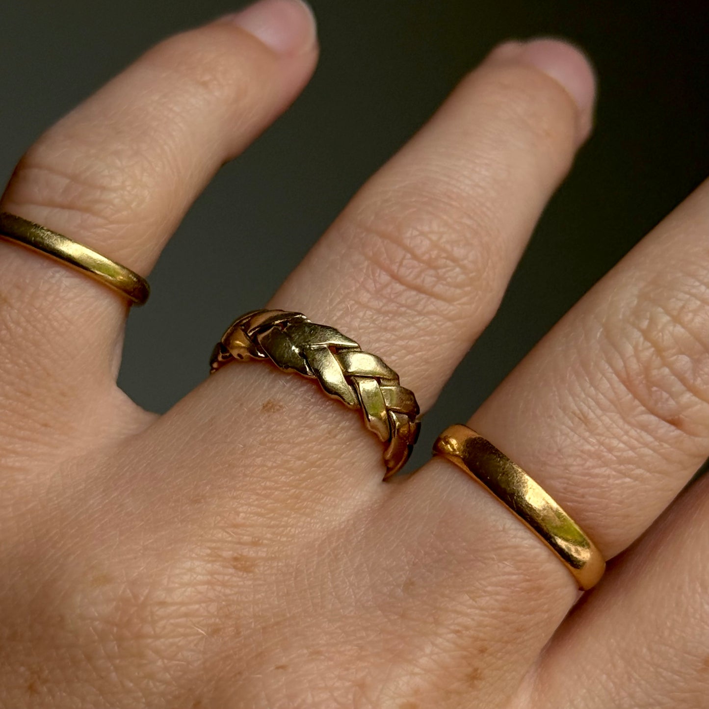 Vintage Woven Band in 9 Carat Gold