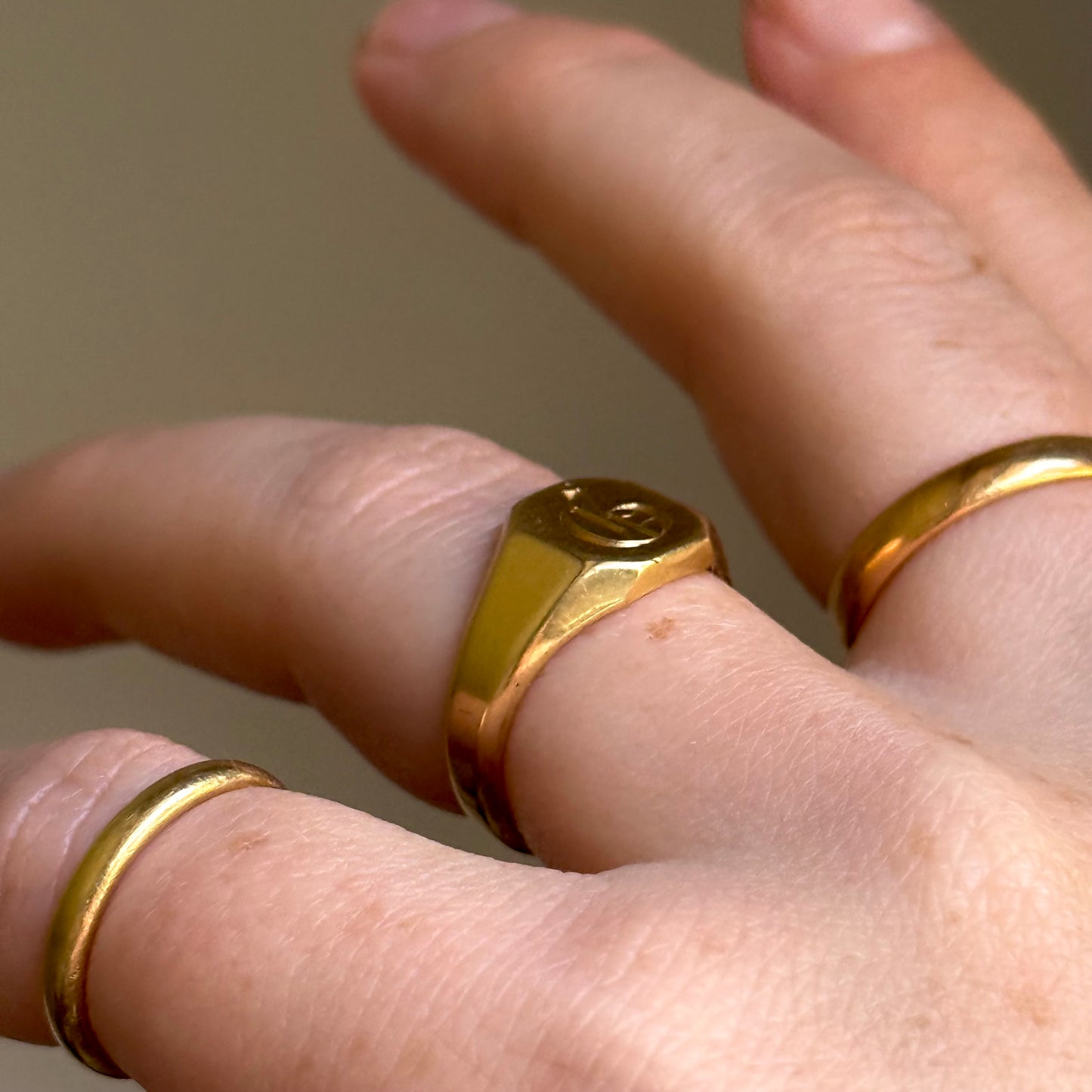 Antique Monogram 'G' Signet Ring in 18 Carat Gold