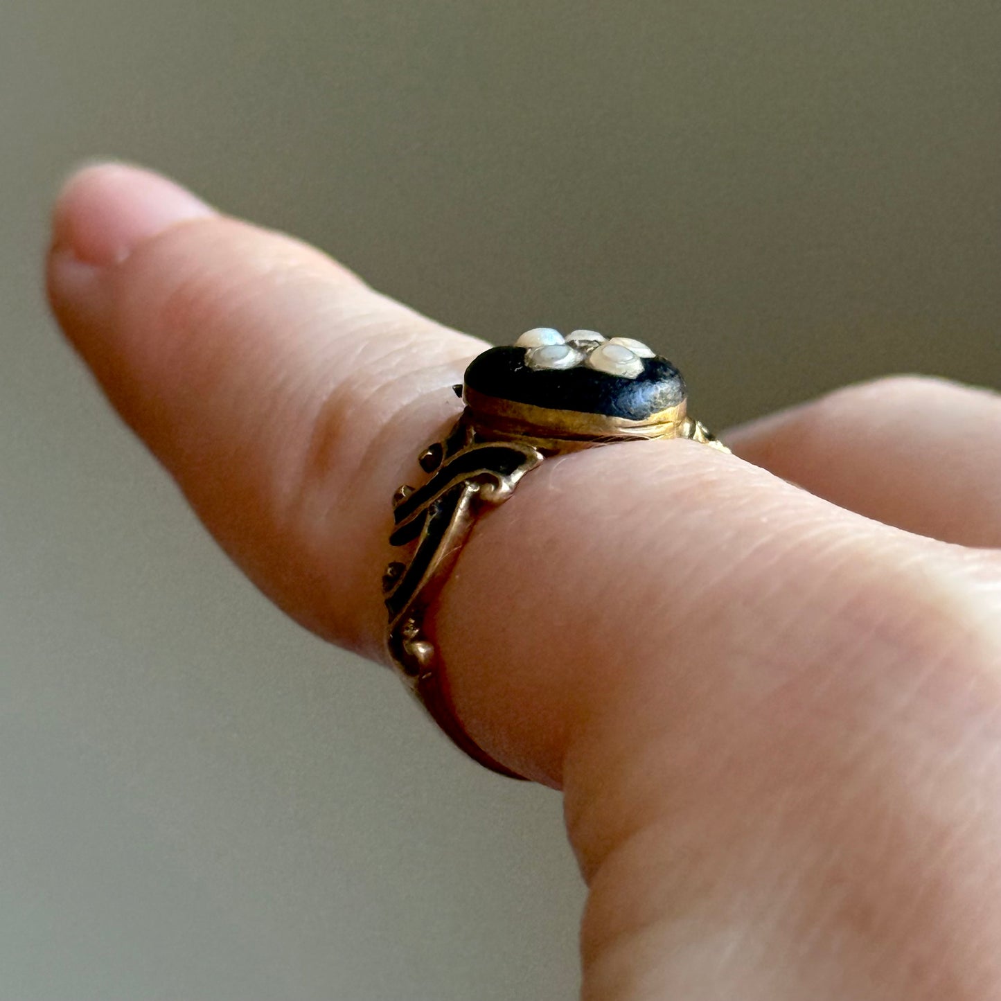 Antique Victorian Heart Locket Mourning Ring in 9 Carat Gold