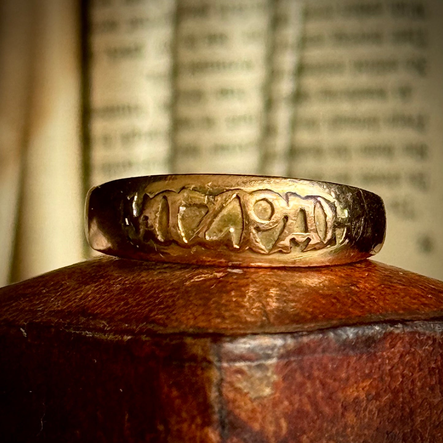 Antique Mizpah Ring in 9 Carat Gold; Circa 1929