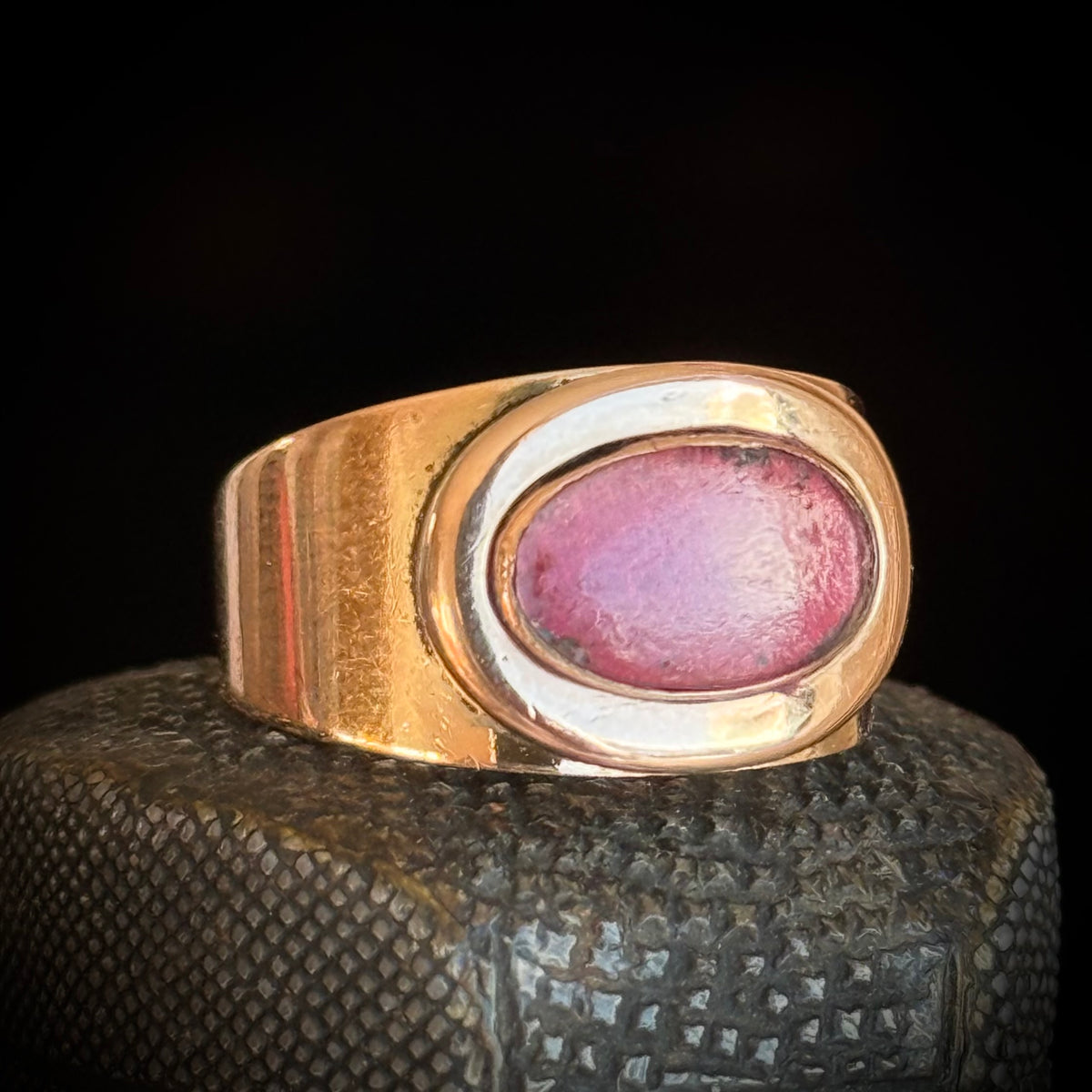 Georgian Locket Ring in 9 Carat gold; Circa 1820