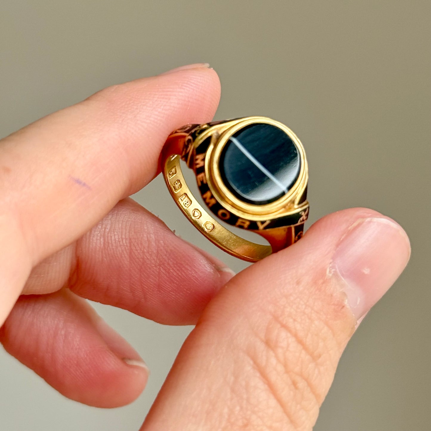 Early Victorian Agate & Enamel Mourning Ring in 18 Carat Gold; Circa 1849