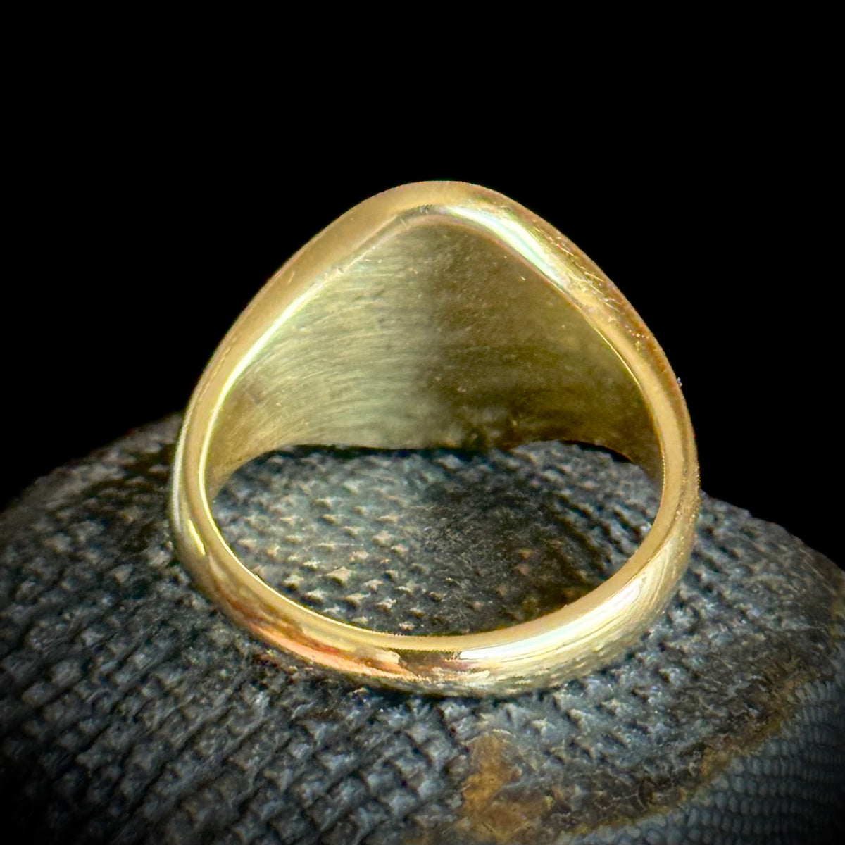 Vintage Raven Signet Ring in 18 Carat Gold; circa 1976