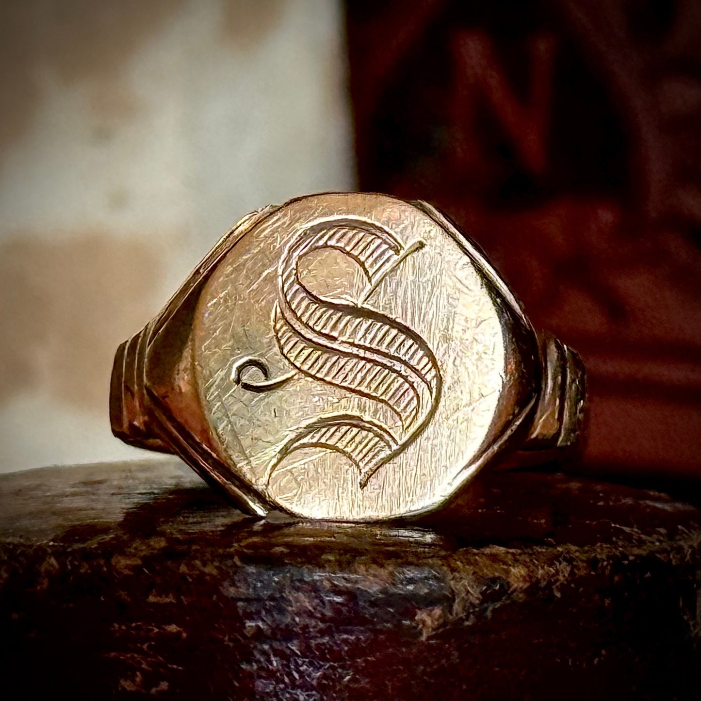 Antique Letter 'S' Signet Ring in 10 Carat Gold