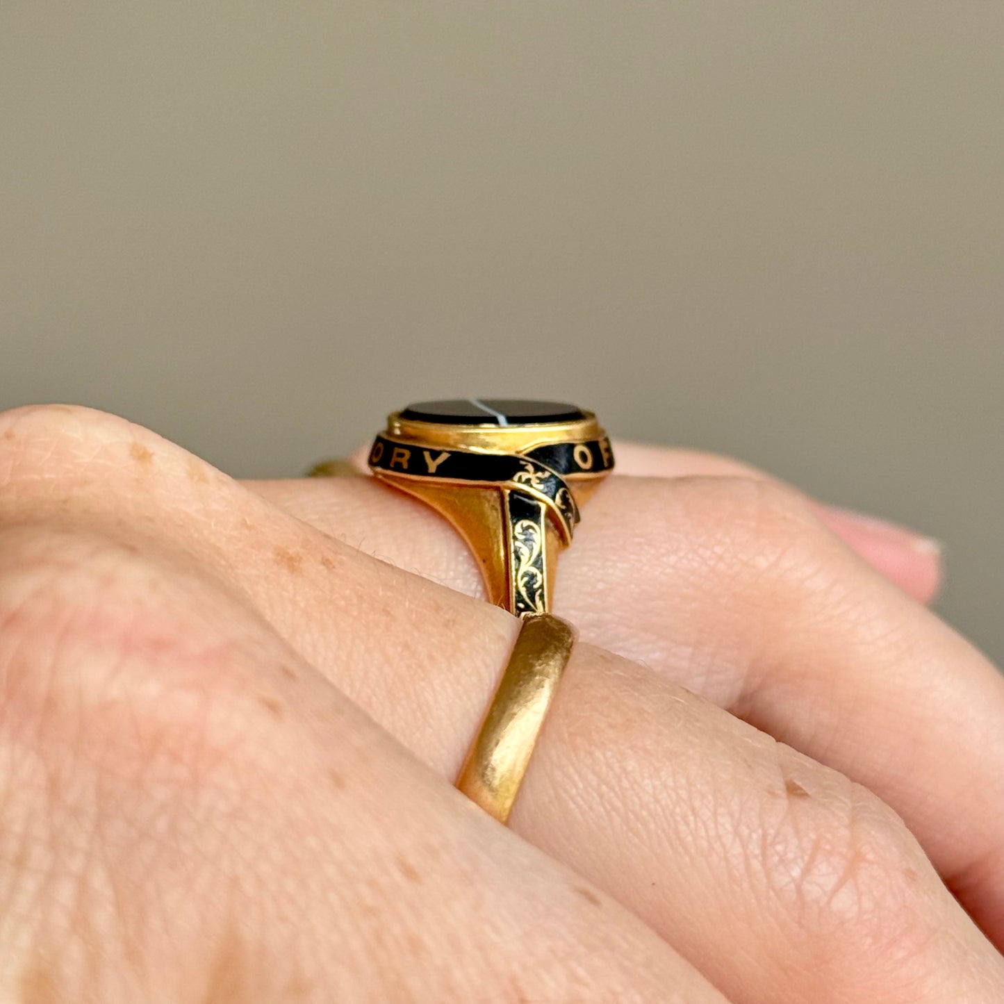 Early Victorian Agate & Enamel Mourning Ring in 18 Carat Gold; Circa 1849