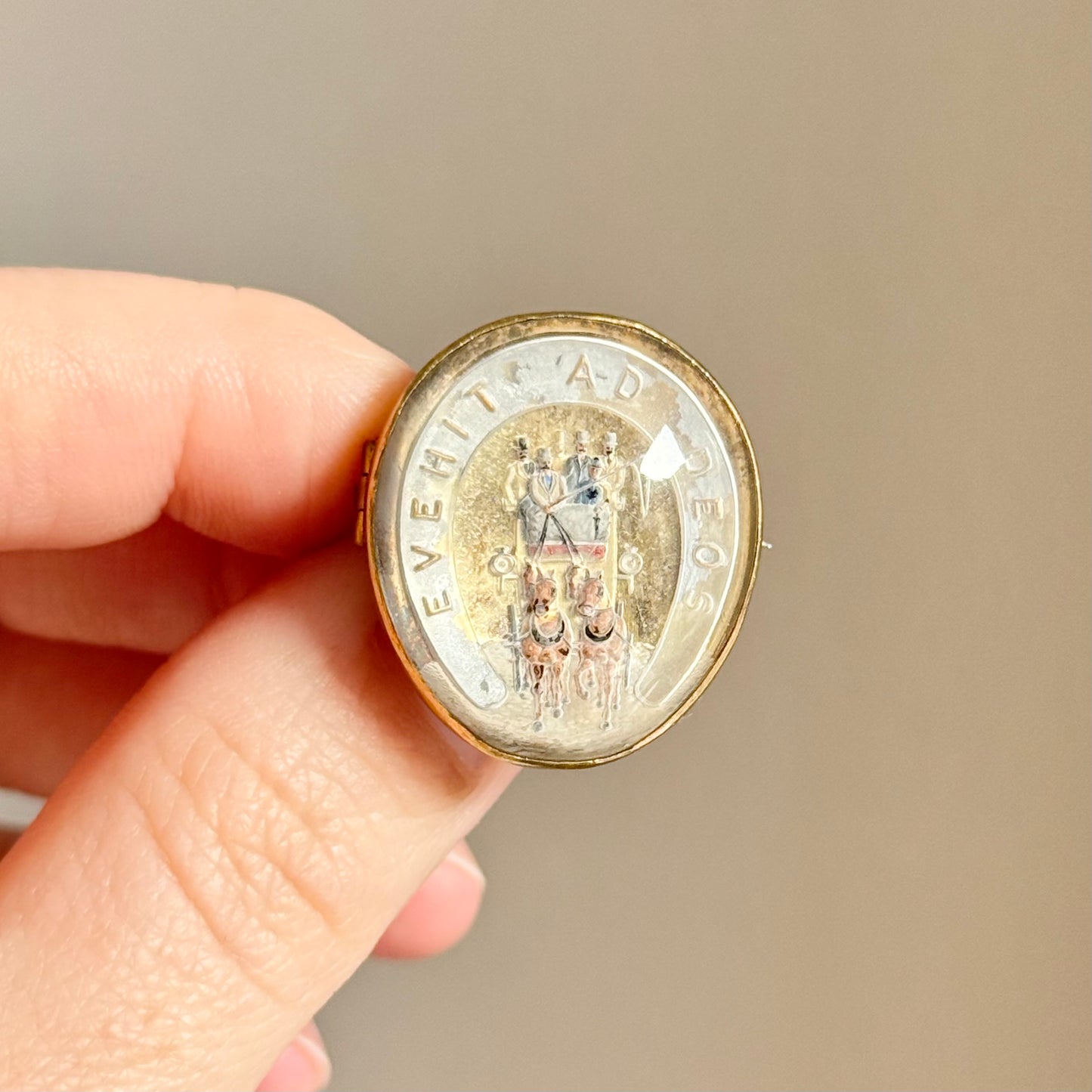 Victorian Lucky Essex Crystal Brooch in 9 Carat Gold; Circa 1860