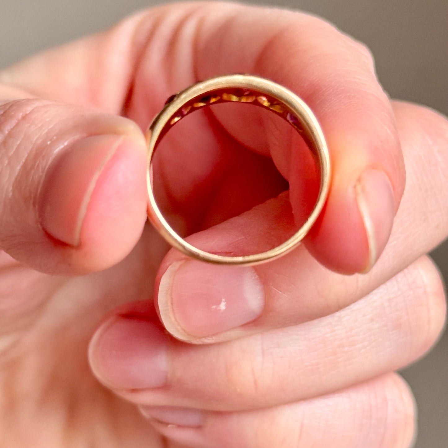 Antique Victorian Graduating Garnet Ring in 9 Carat Gold