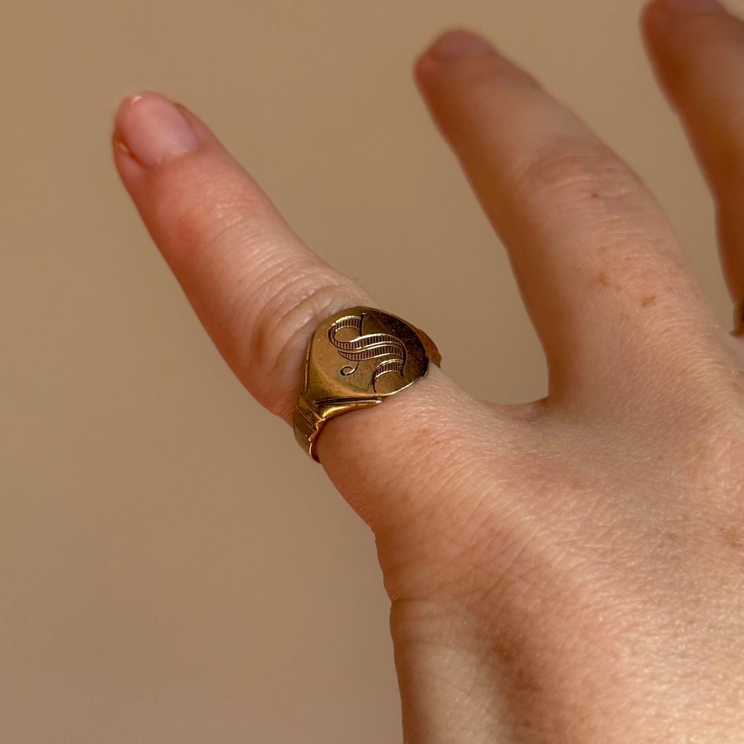 Antique Letter 'S' Signet Ring in 10 Carat Gold
